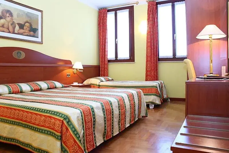 Bed in Hotel Antico Moro