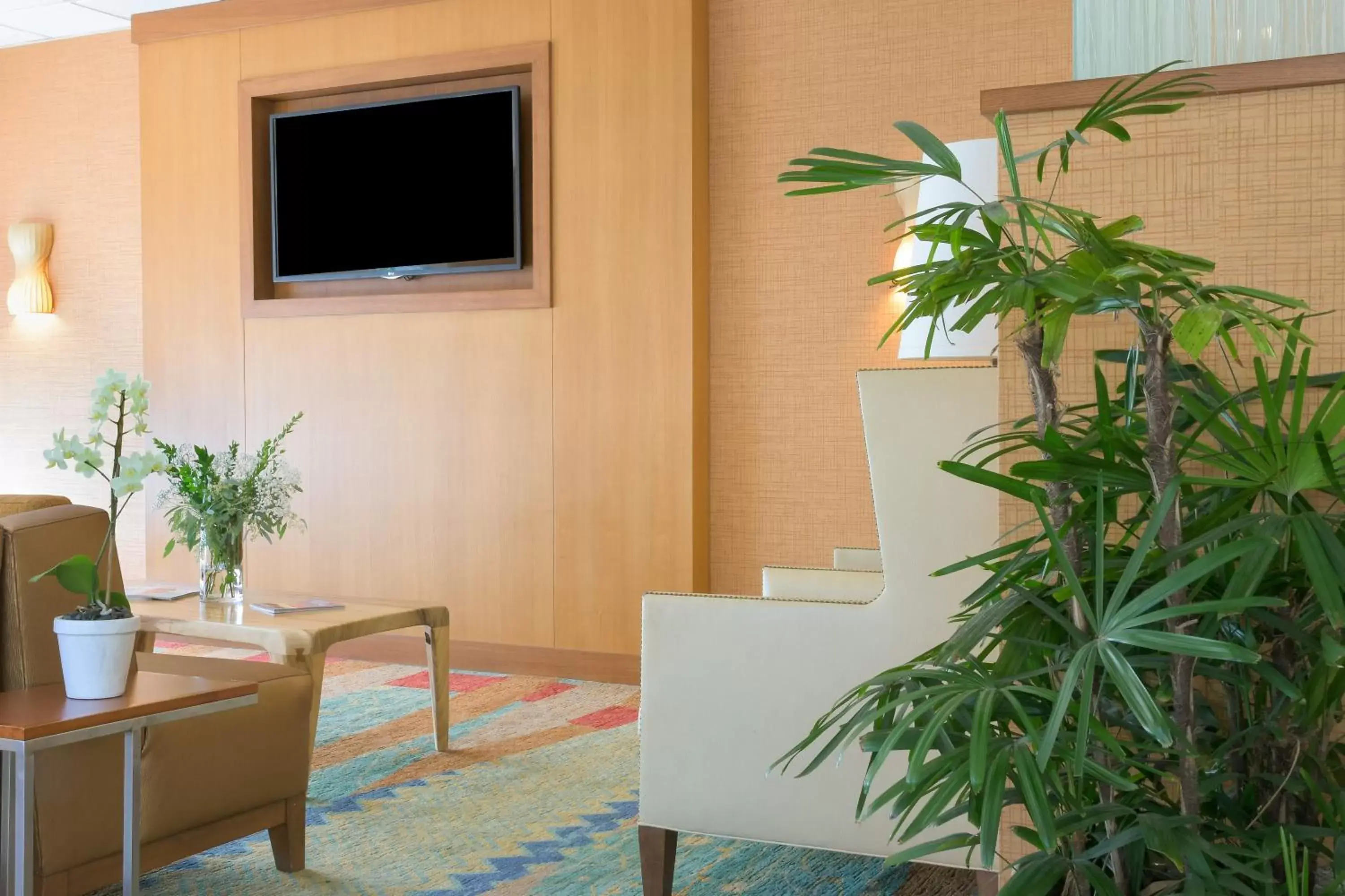 Lobby or reception, TV/Entertainment Center in Gateway Hotel Santa Monica