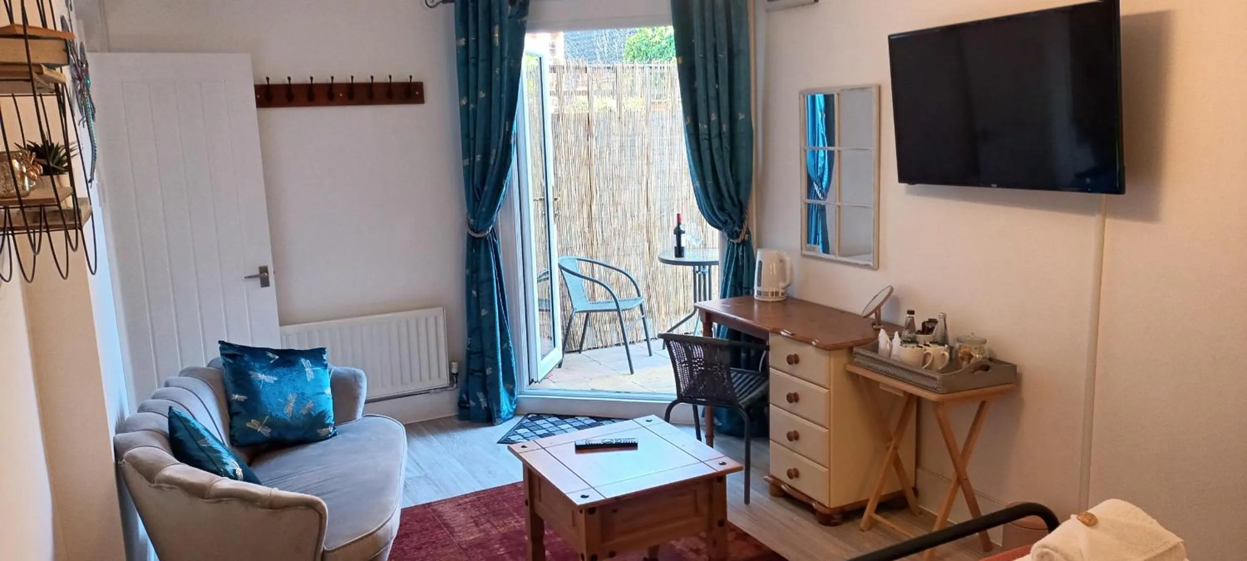 Other, TV/Entertainment Center in The Wheatsheaf