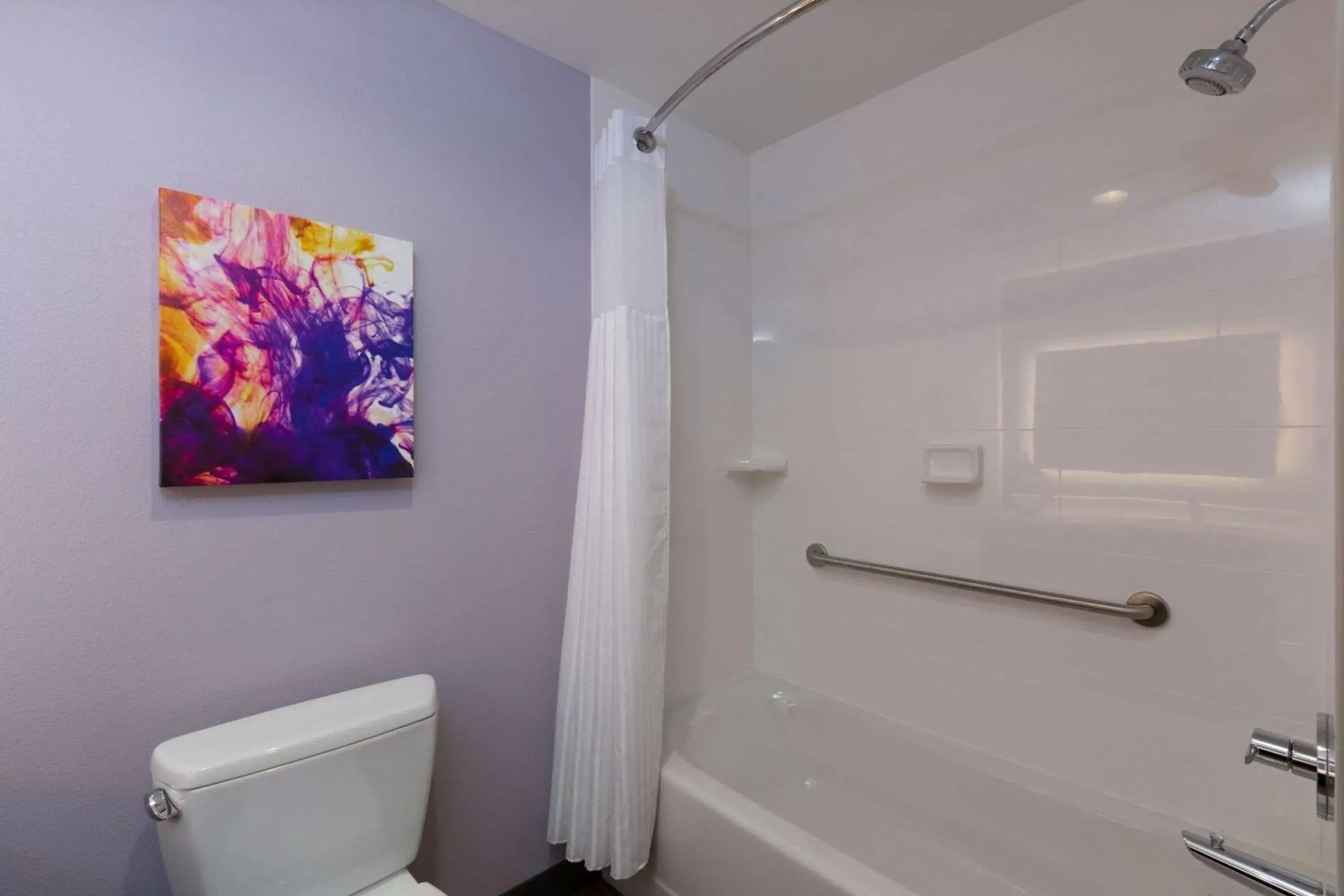 Photo of the whole room, Bathroom in La Quinta by Wyndham Altoona Des Moines
