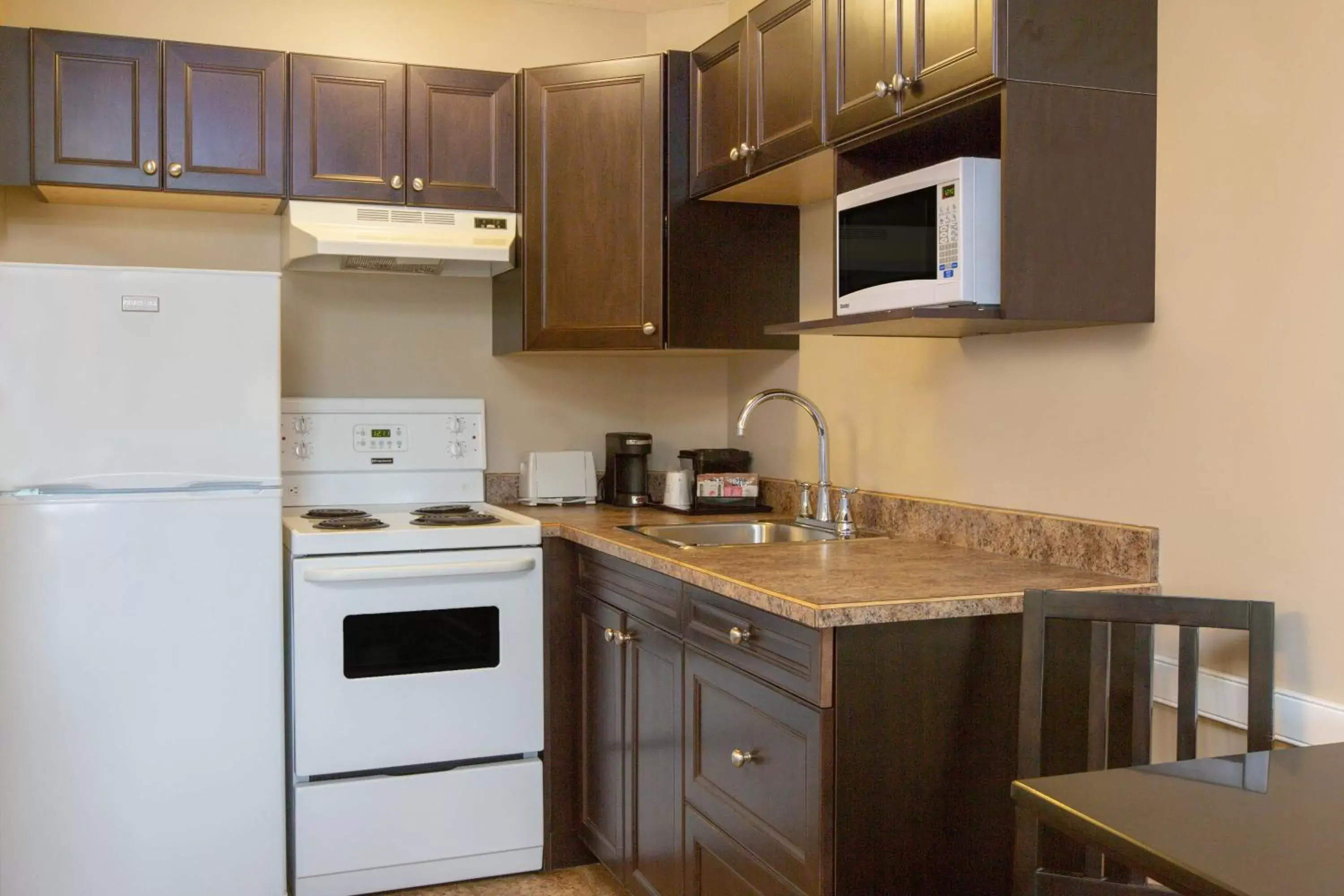 Kitchen or kitchenette, Kitchen/Kitchenette in Super 8 by Wyndham Fort McMurray