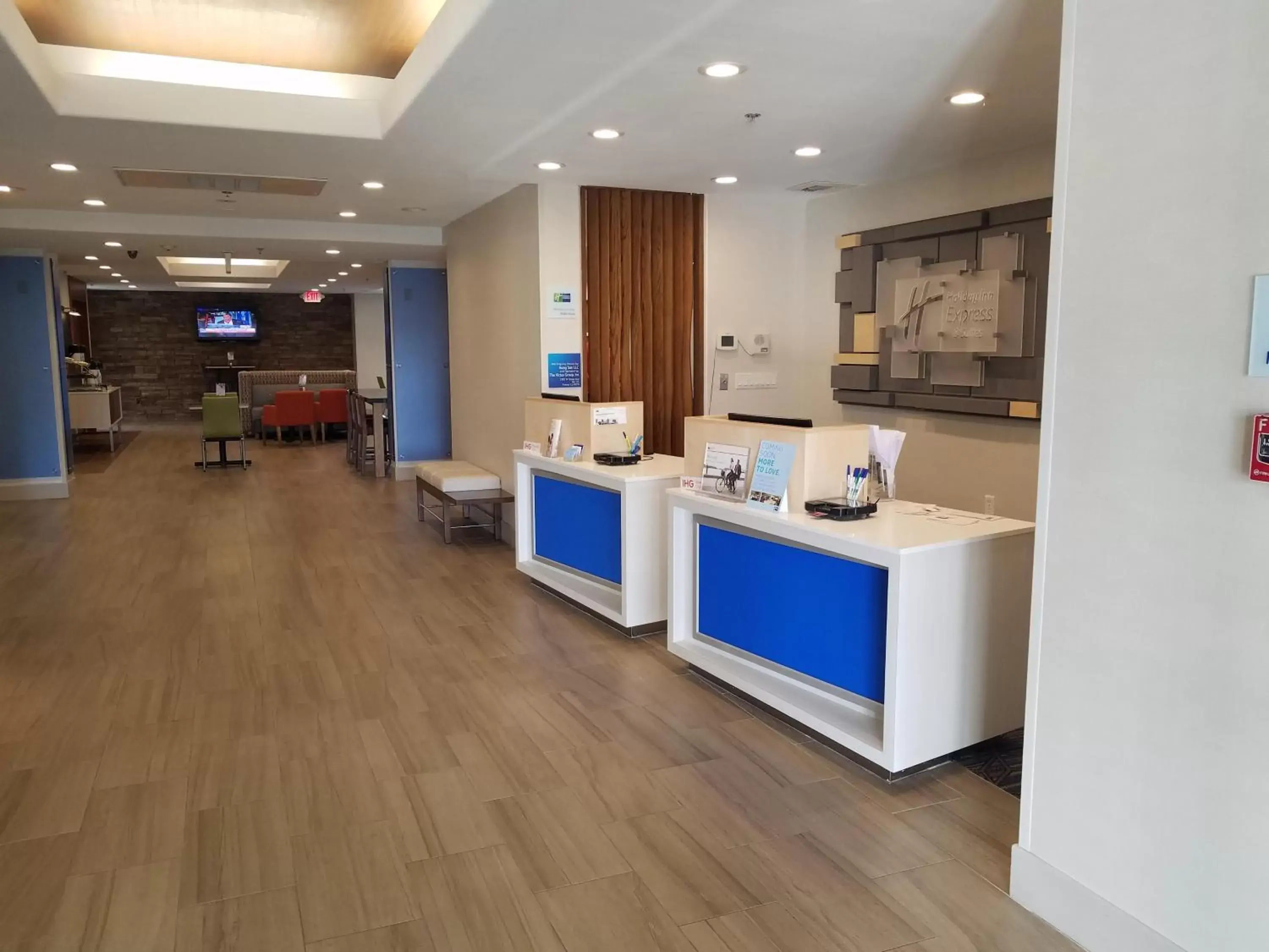 Property building, Kitchen/Kitchenette in Holiday Inn Express & Suites Dinuba West, an IHG Hotel