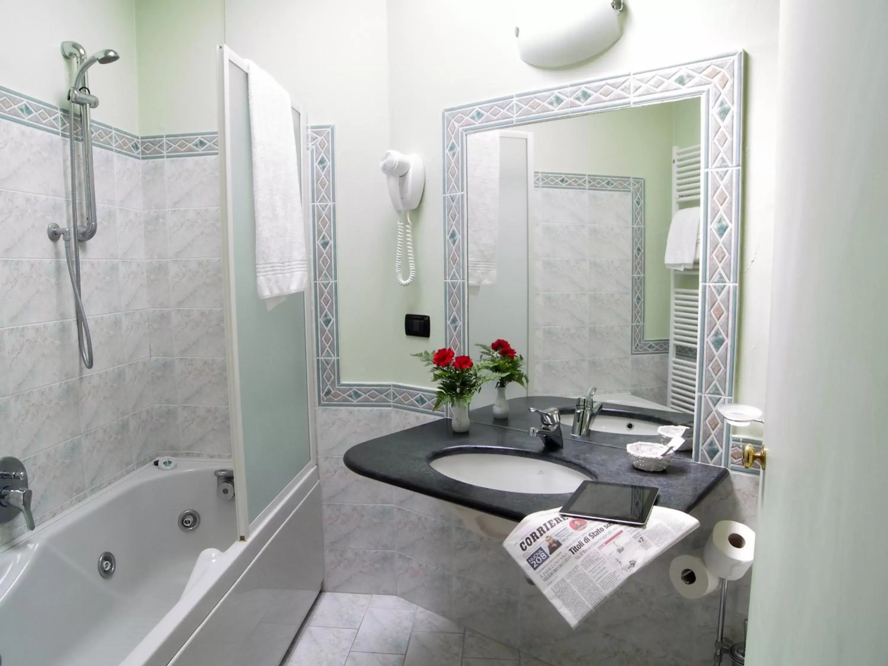 Hot Tub, Bathroom in Coccodrillo Hotel & Apartments