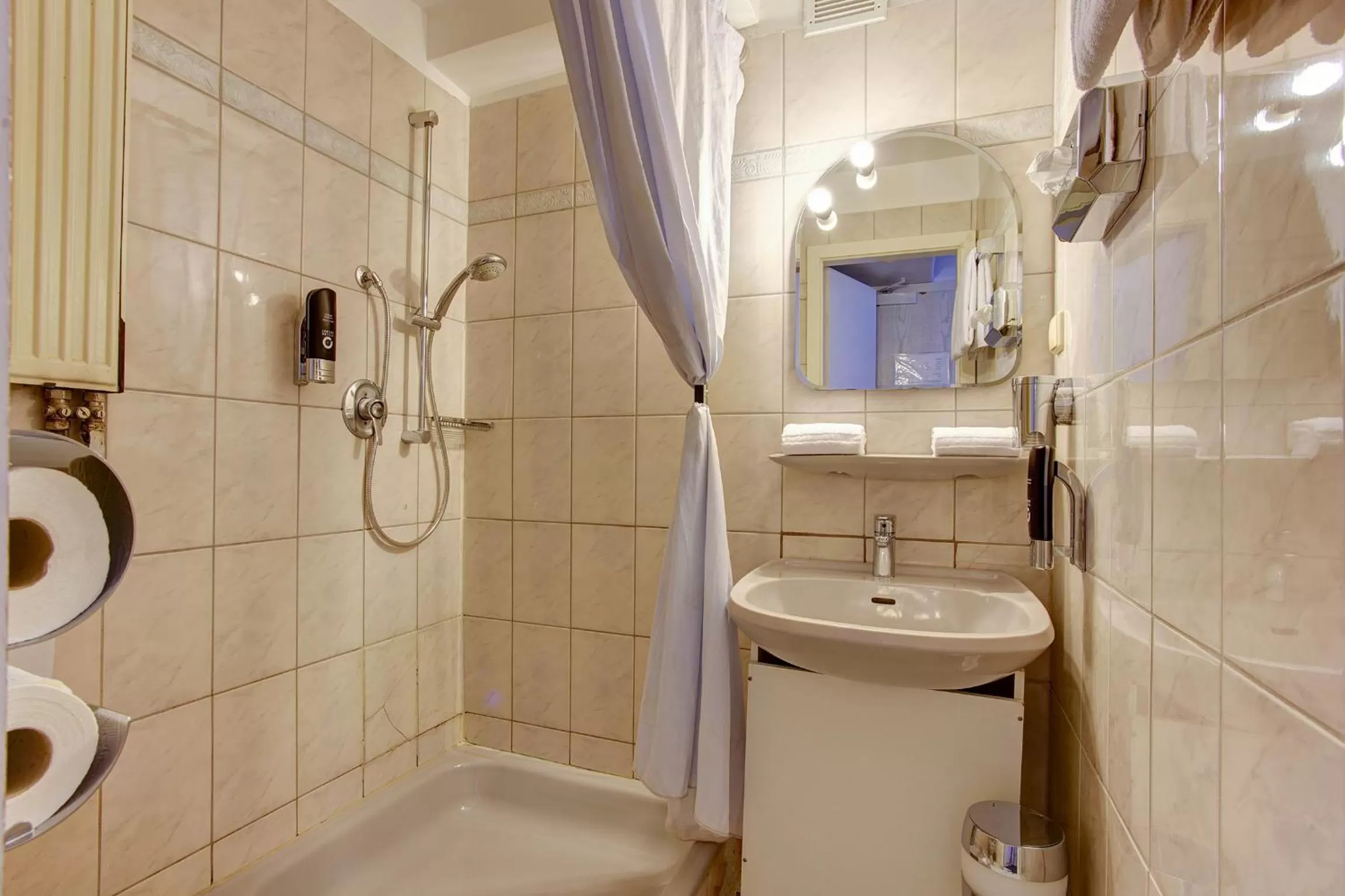 Bathroom in Centro Hotel Arde Köln City, Trademark Collection by Wyndham