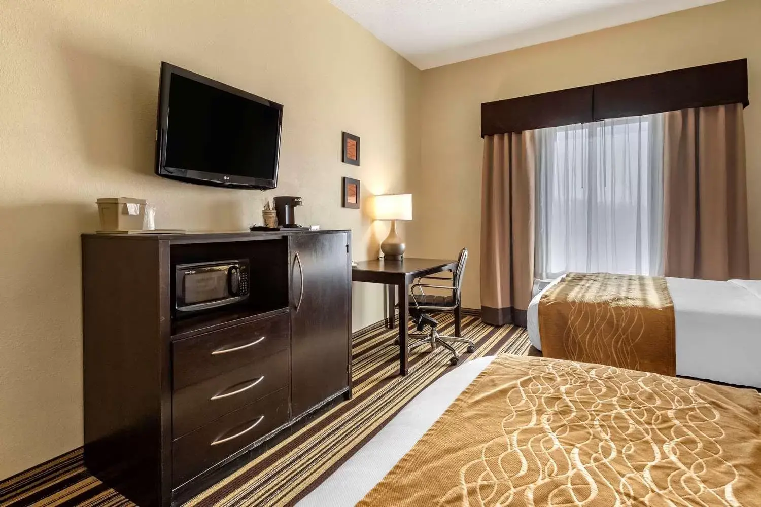 TV and multimedia, TV/Entertainment Center in Comfort Inn & Suites