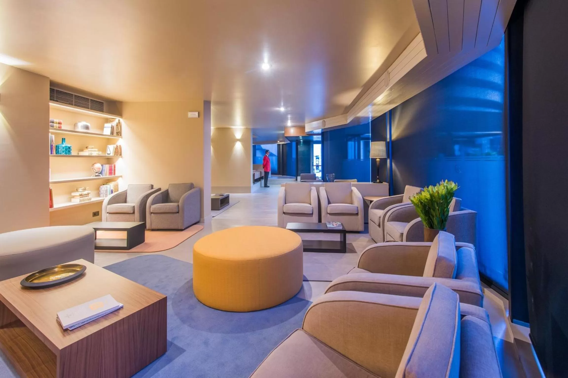 Communal lounge/ TV room in Hotel Dom Henrique - Downtown