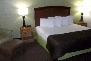 Family Suite with Two Bedrooms - Non-Smoking in AmericInn by Wyndham Grand Rapids