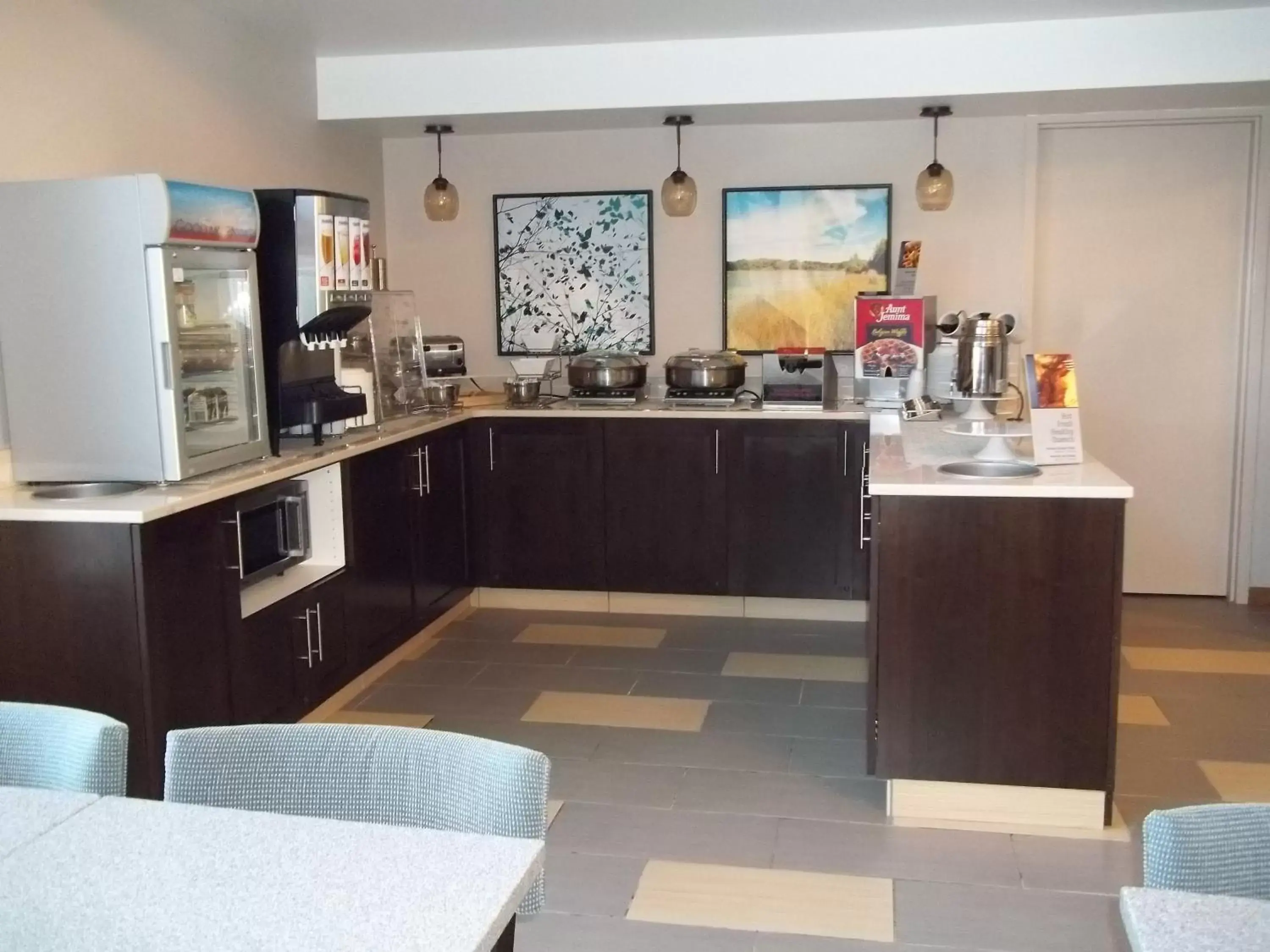 Breakfast, Kitchen/Kitchenette in Best Western Park Oasis Inn