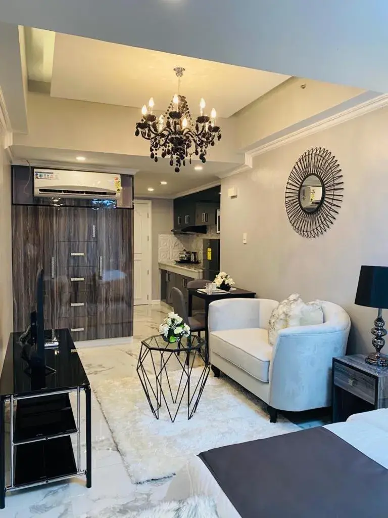 Kitchen or kitchenette, Seating Area in Mpt Suites