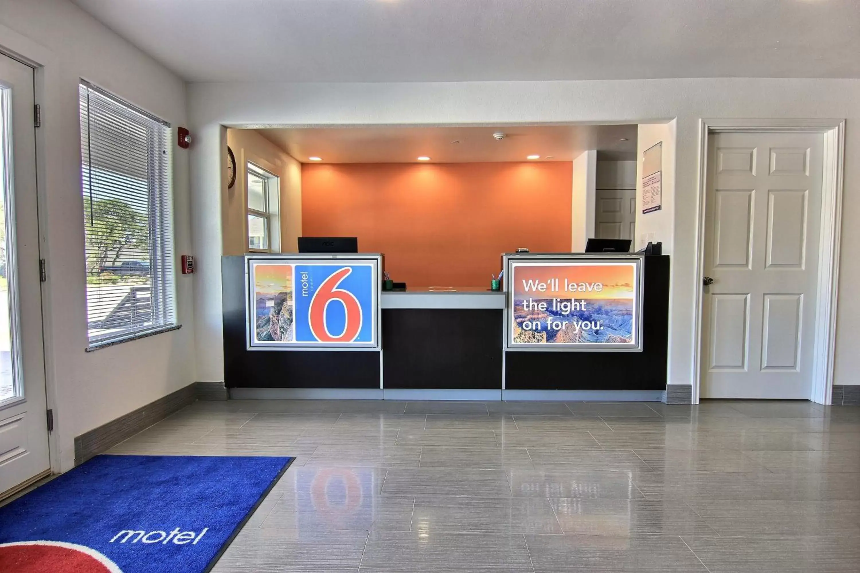 Lobby or reception, TV/Entertainment Center in Motel 6-Rockport, TX