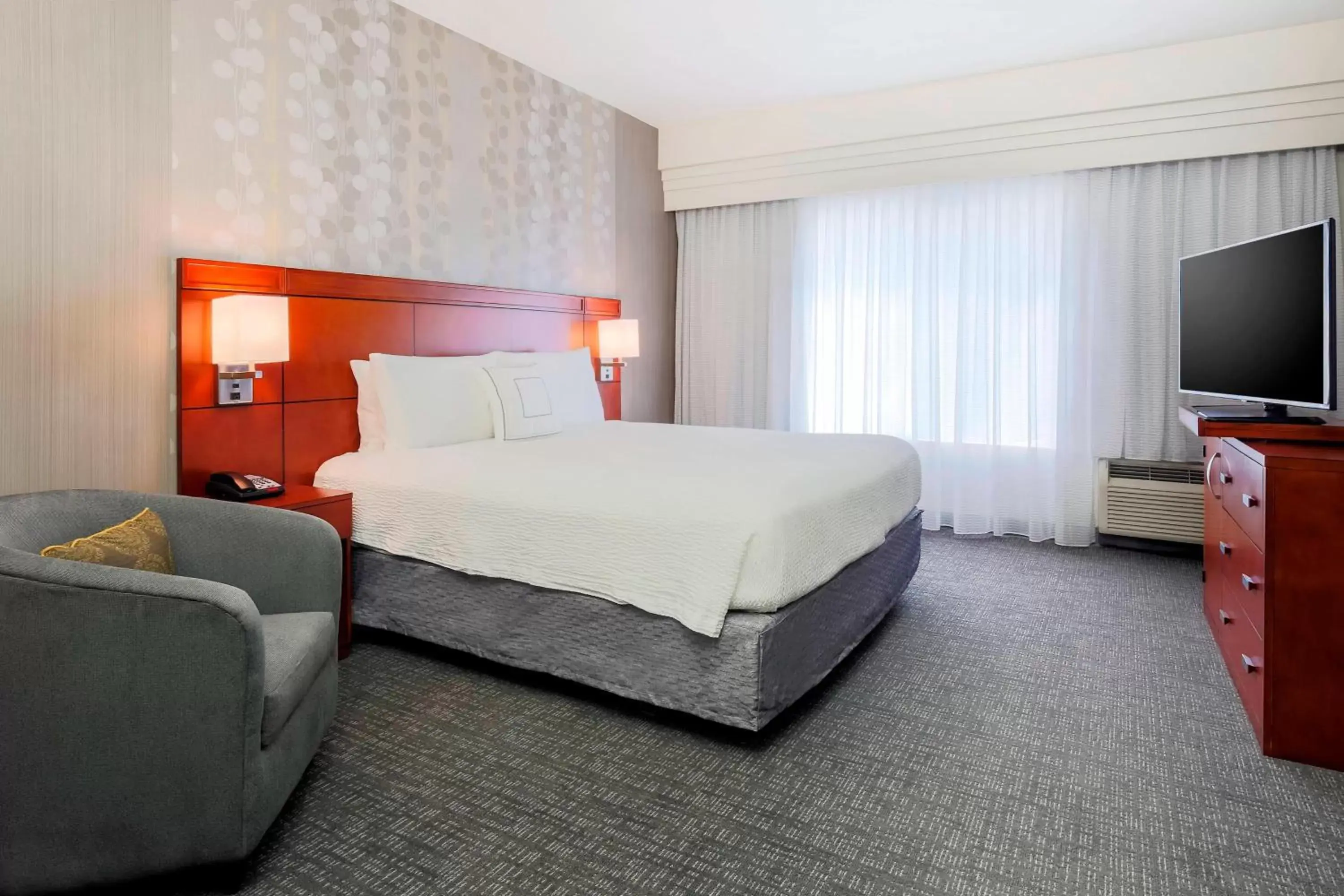 Bedroom, Bed in Courtyard by Marriott Dallas Arlington South