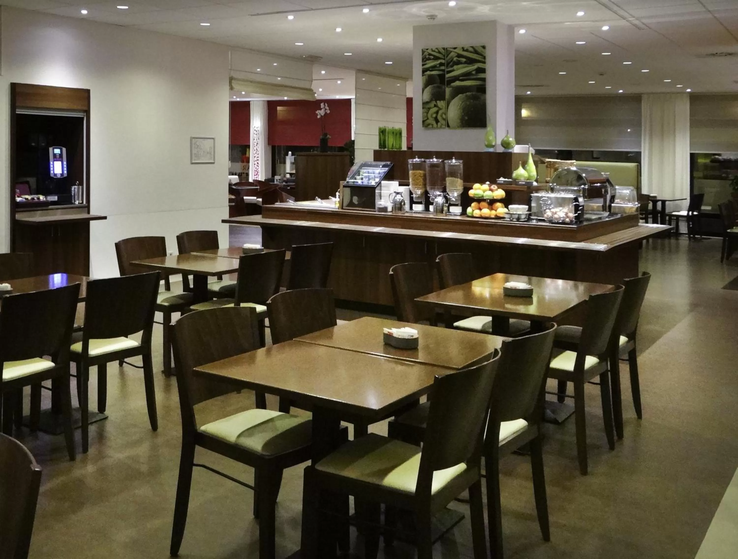 Restaurant/places to eat in ibis Antwerpen Centrum