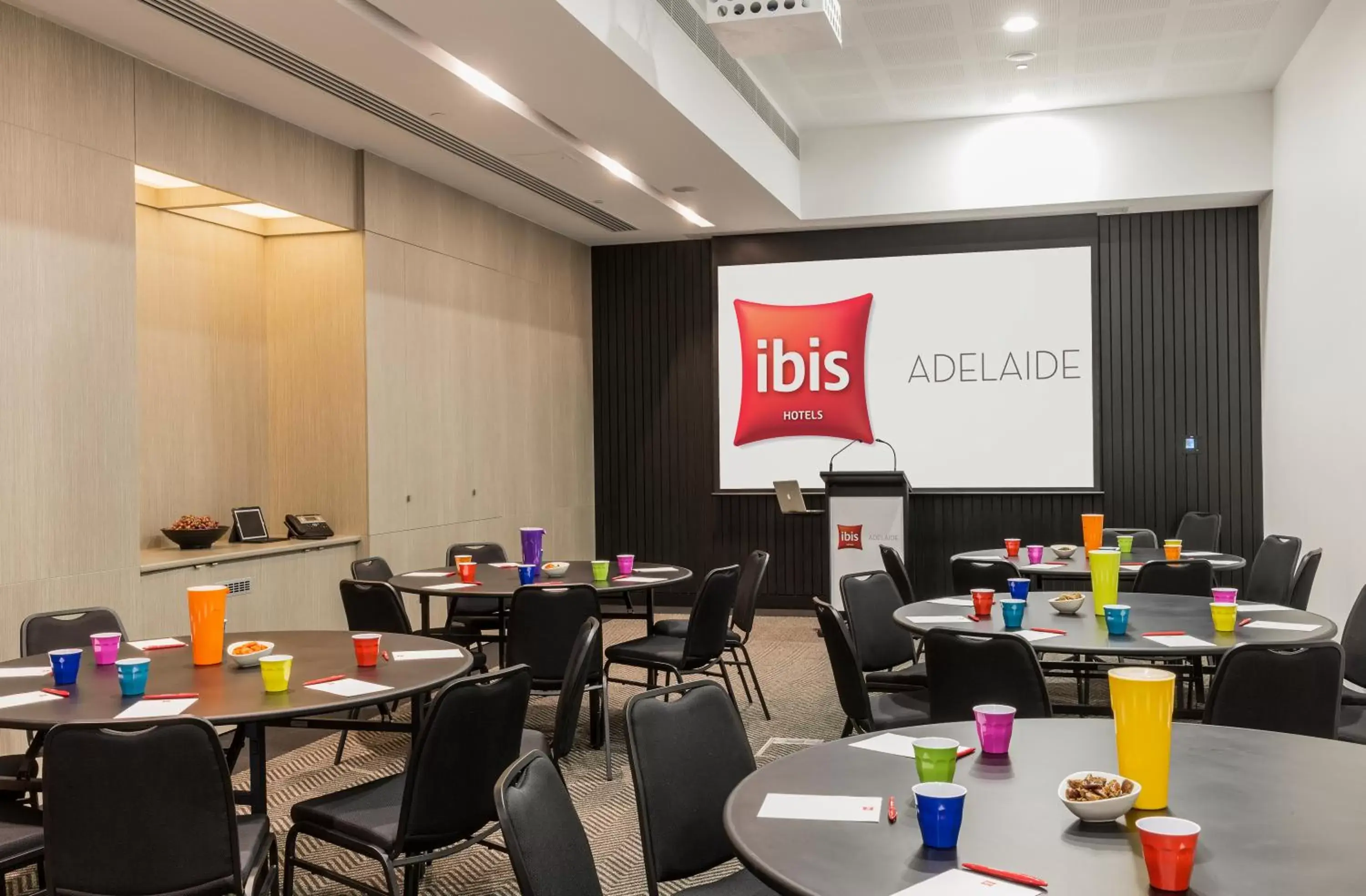 Business facilities, Restaurant/Places to Eat in ibis Adelaide