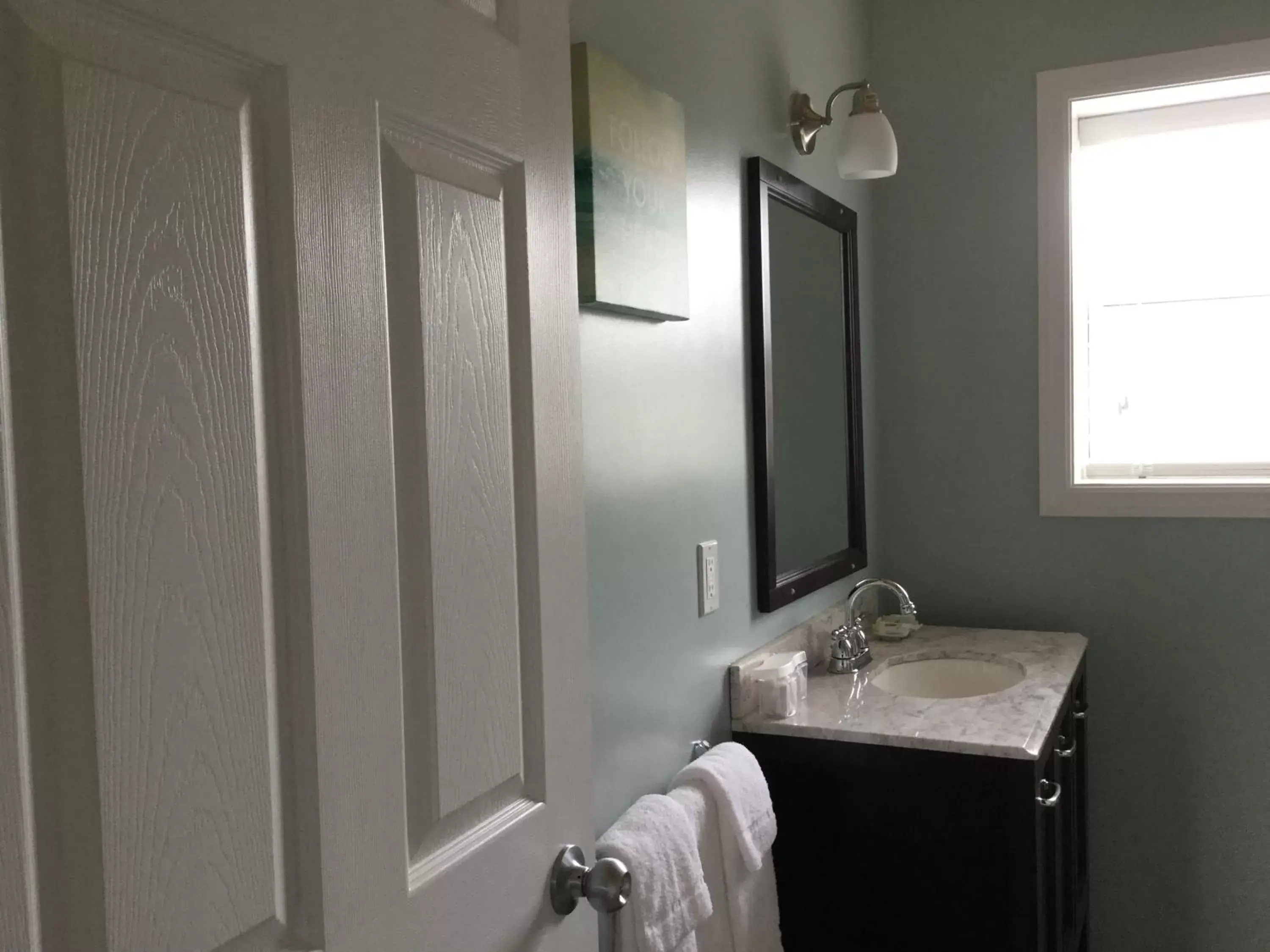 Day, Bathroom in Mackenzie Motel & Cottages