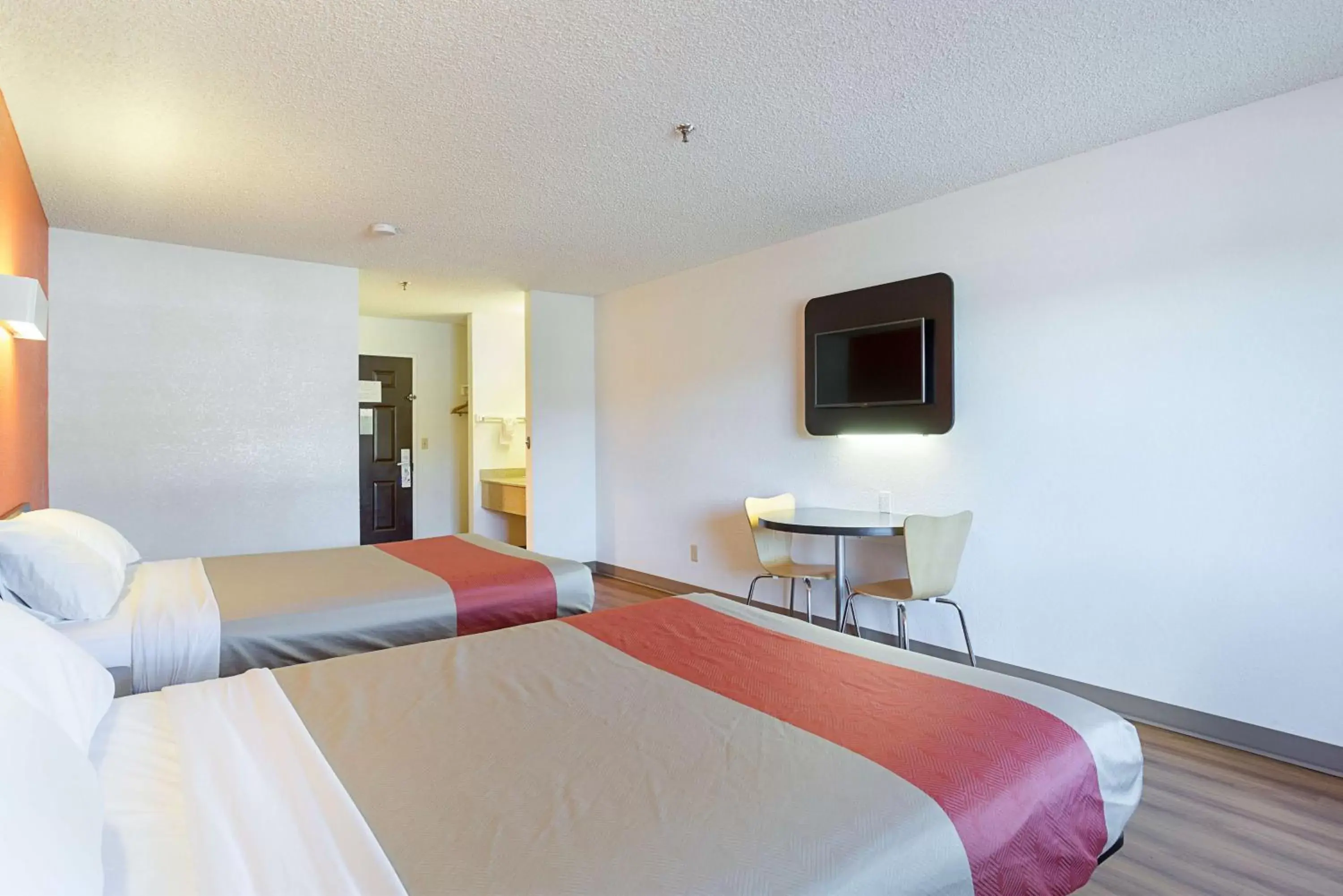 TV and multimedia, Bed in Motel 6-Williams, AZ - West - Grand Canyon