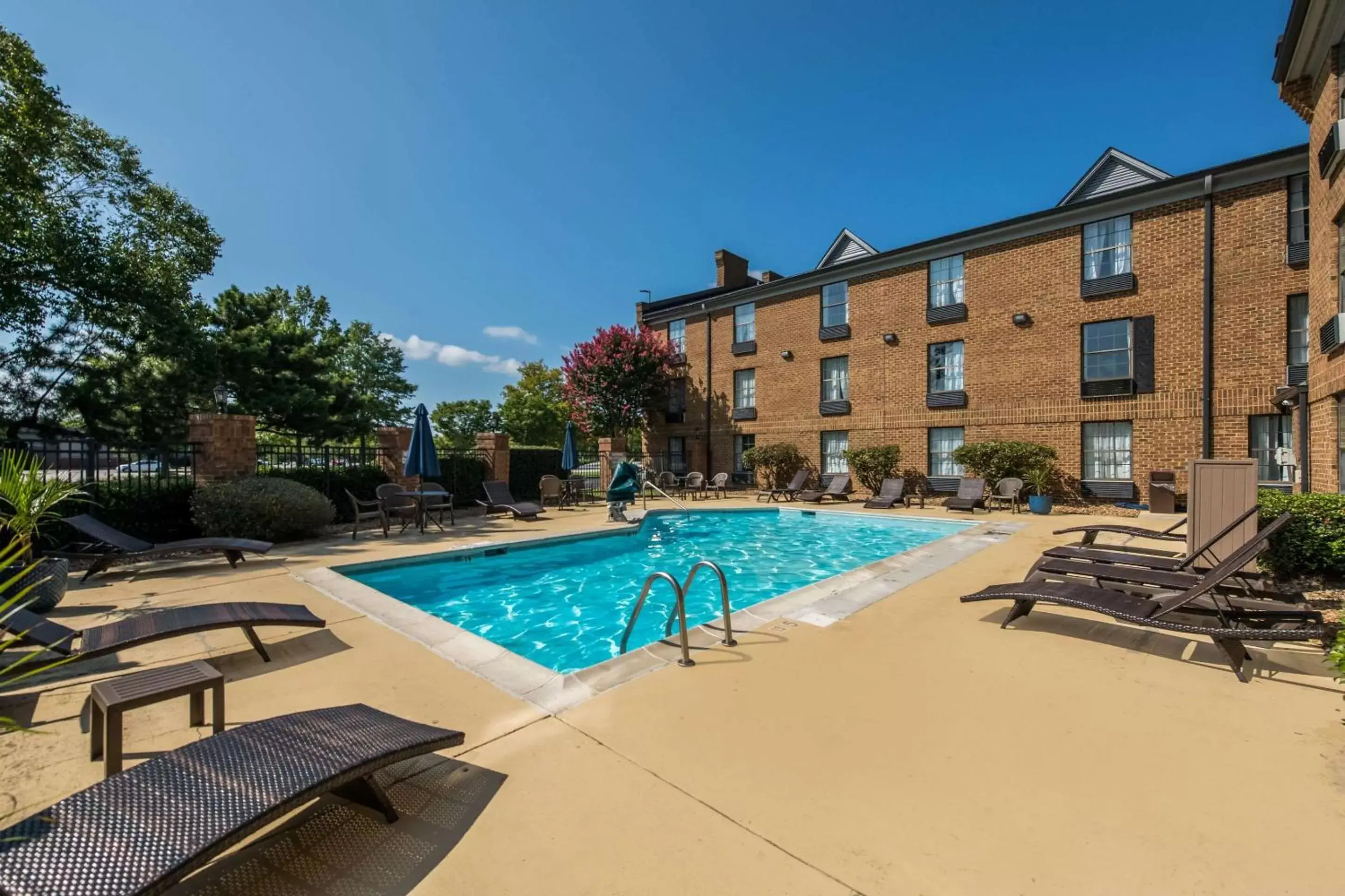 Swimming Pool in Comfort Inn Newport News - Hampton I-64