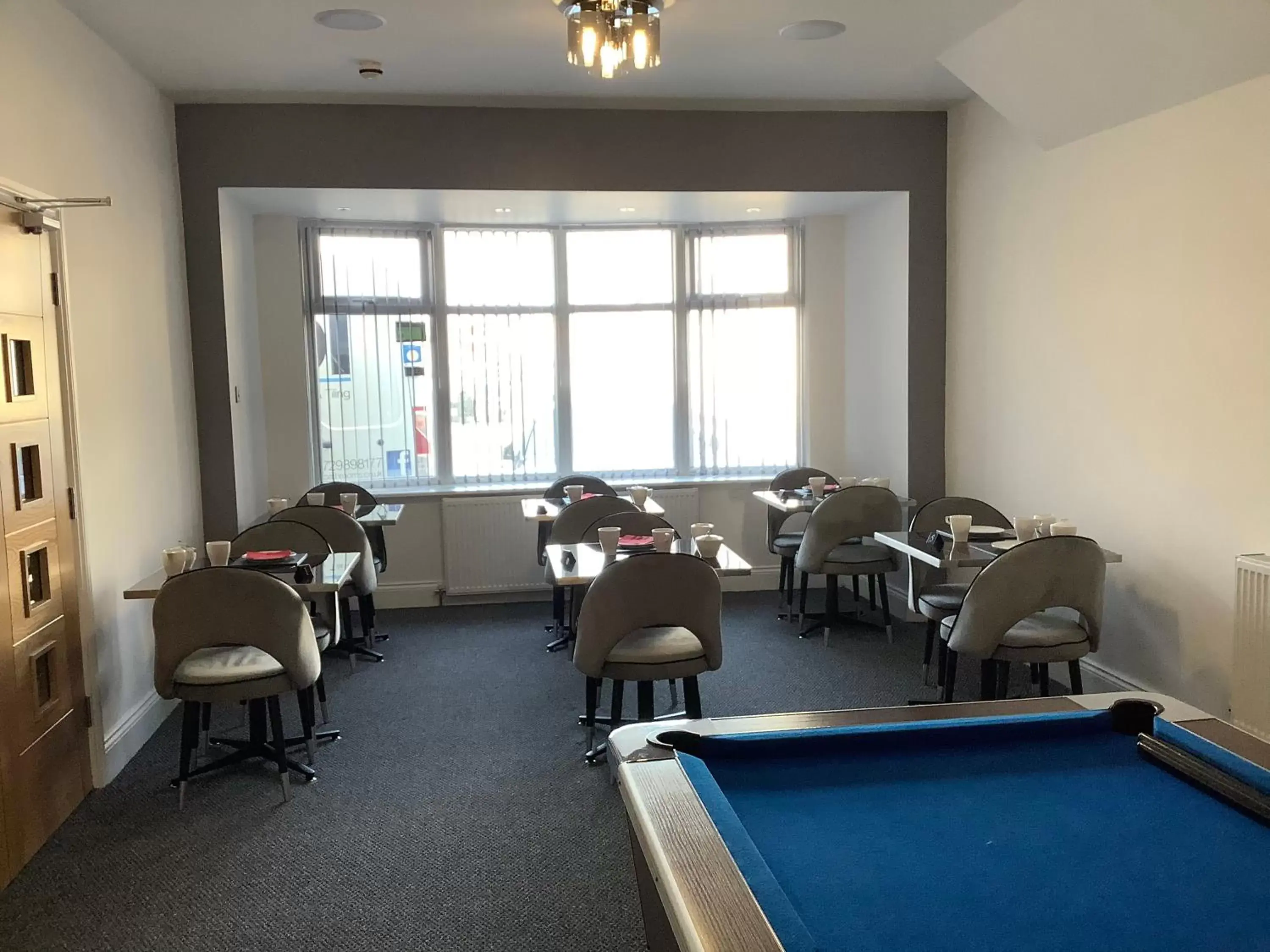 Dining area, Billiards in Harleys Reads Avenue