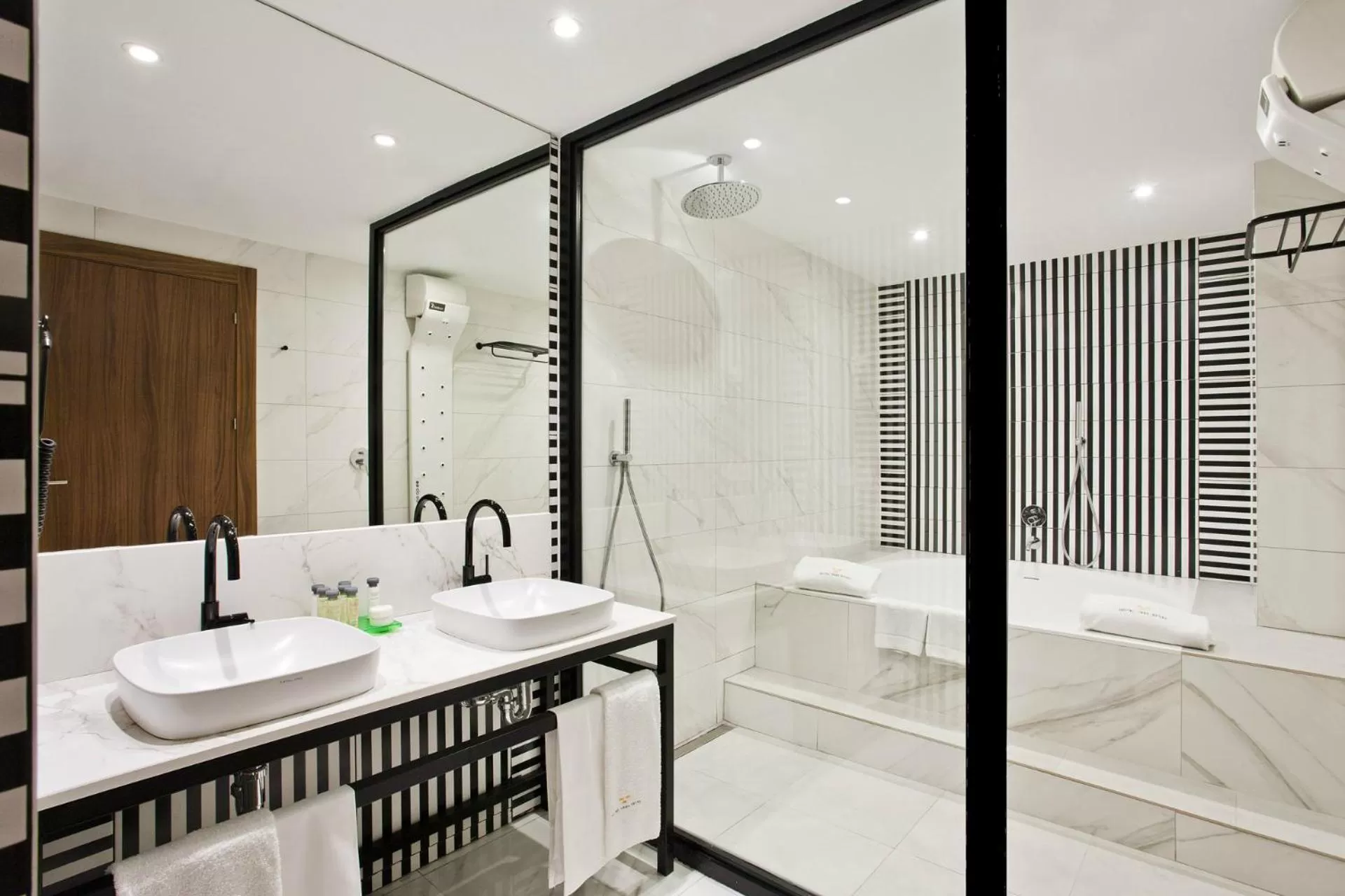 Bathroom in Hotel Tres Reyes Pamplona