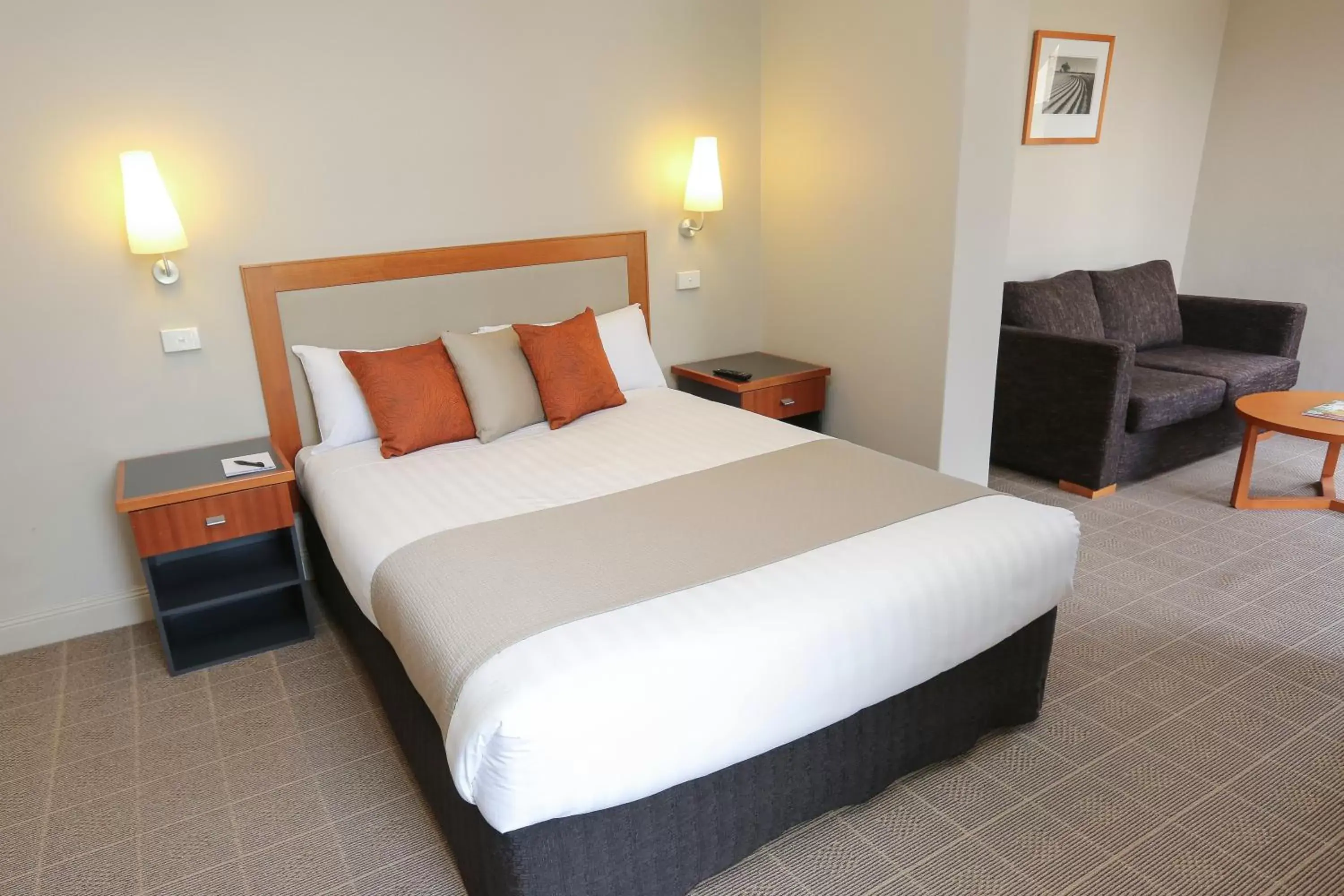 Bedroom, Bed in Quality Hotel Mildura Grand