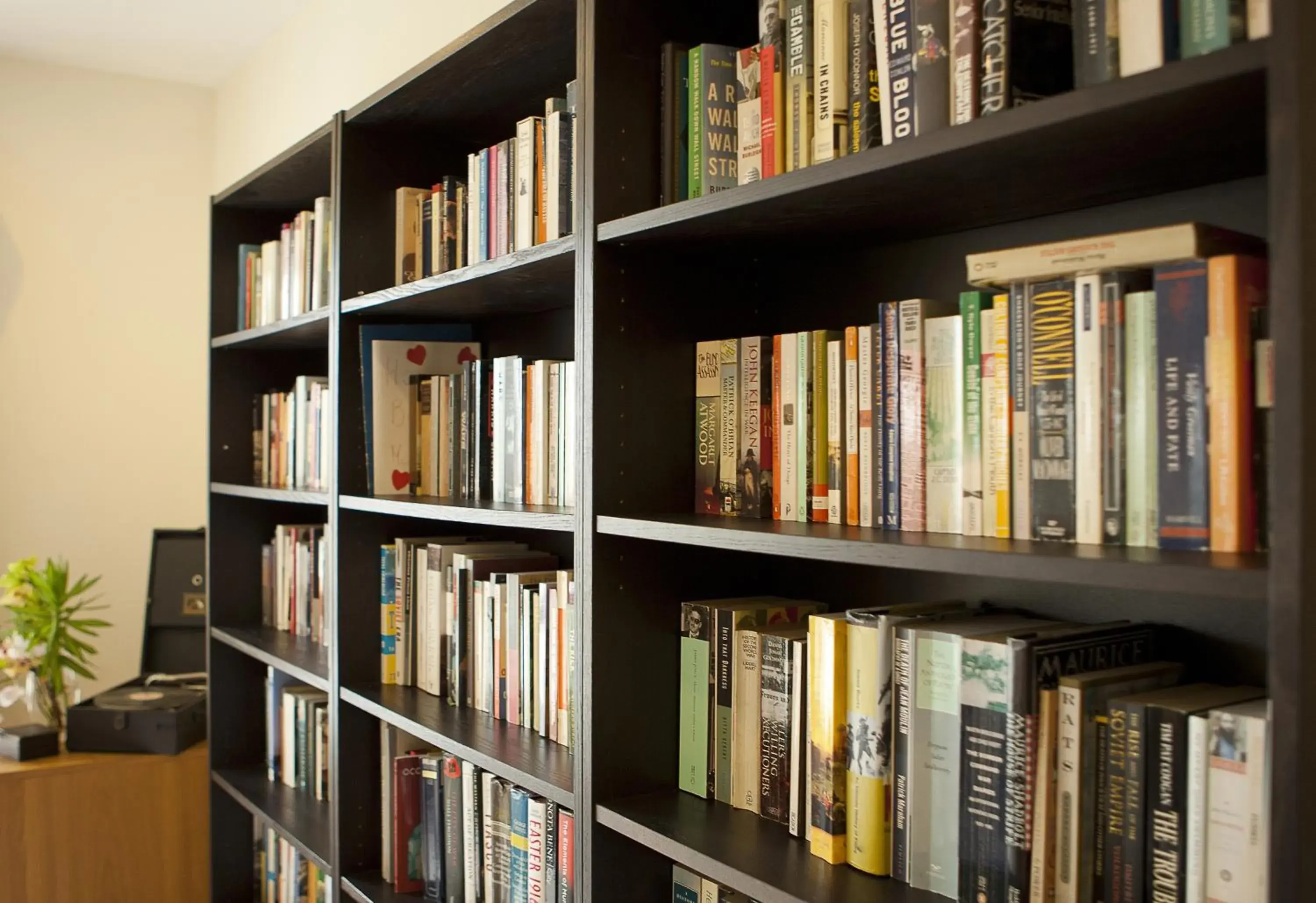 Library in Elegant Suites Westlake