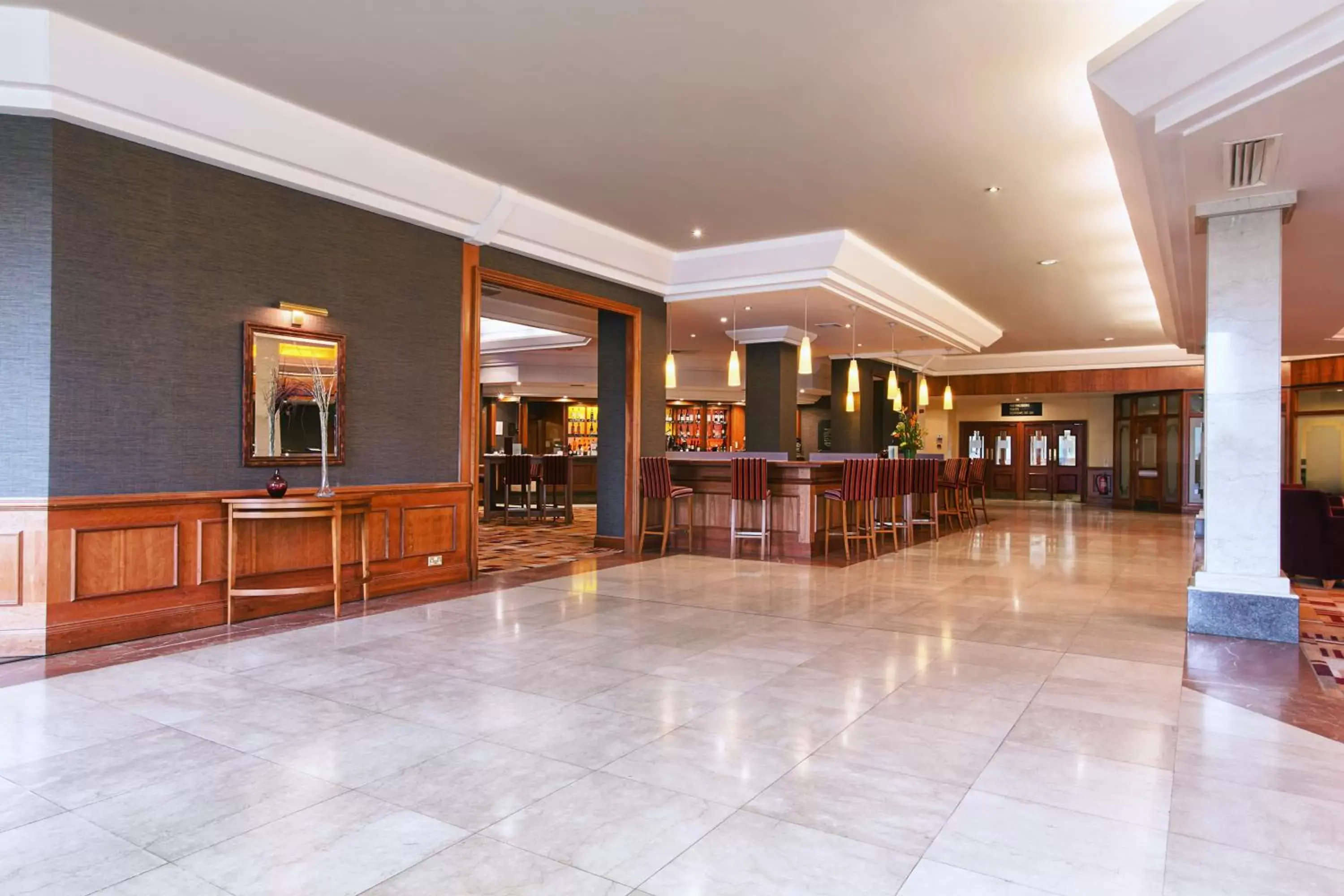 Lounge or bar in Mercure Daventry Court Hotel