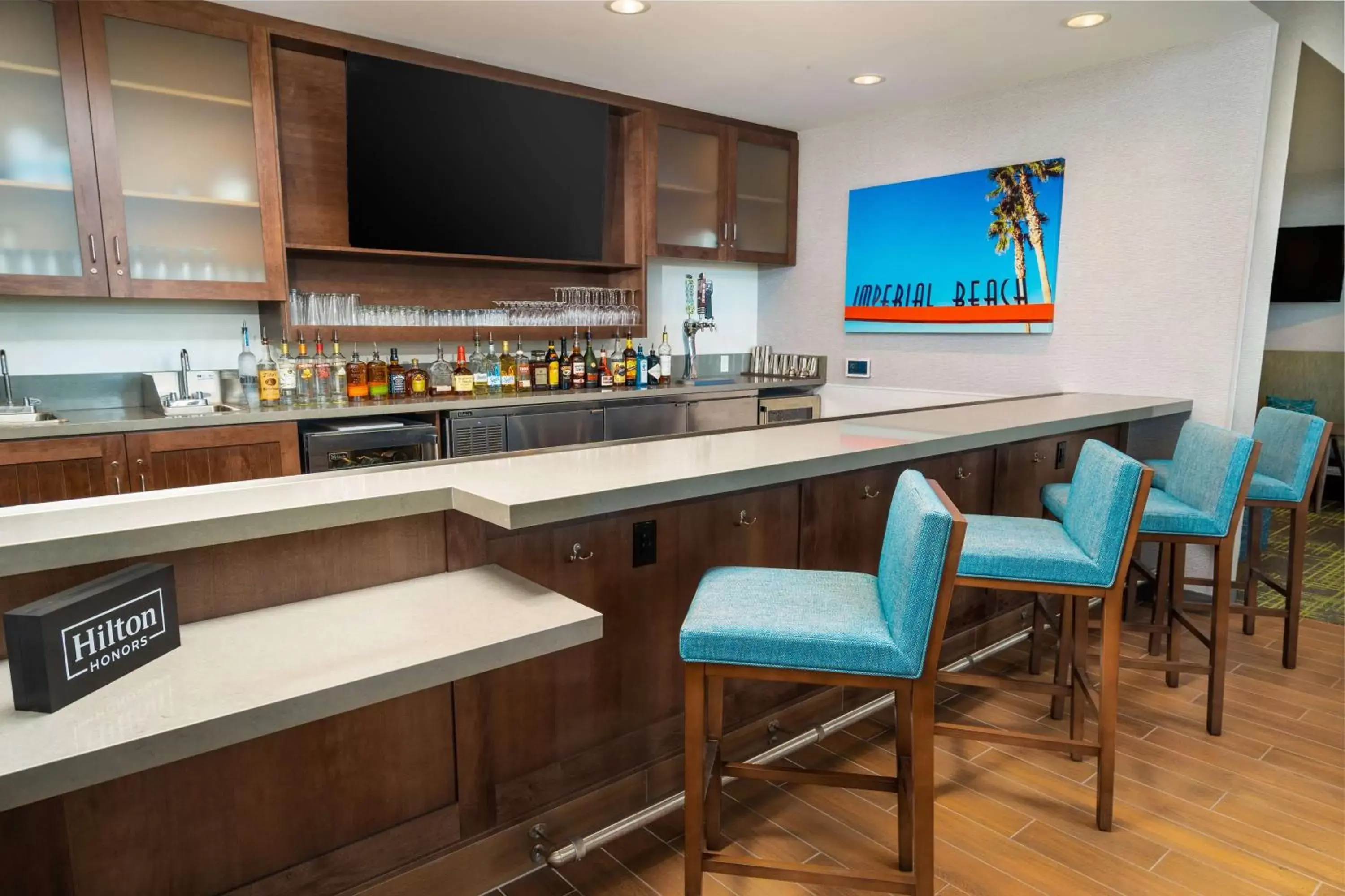 Lounge or bar, Kitchen/Kitchenette in Hampton Inn & Suites Imperial Beach San Diego, Ca
