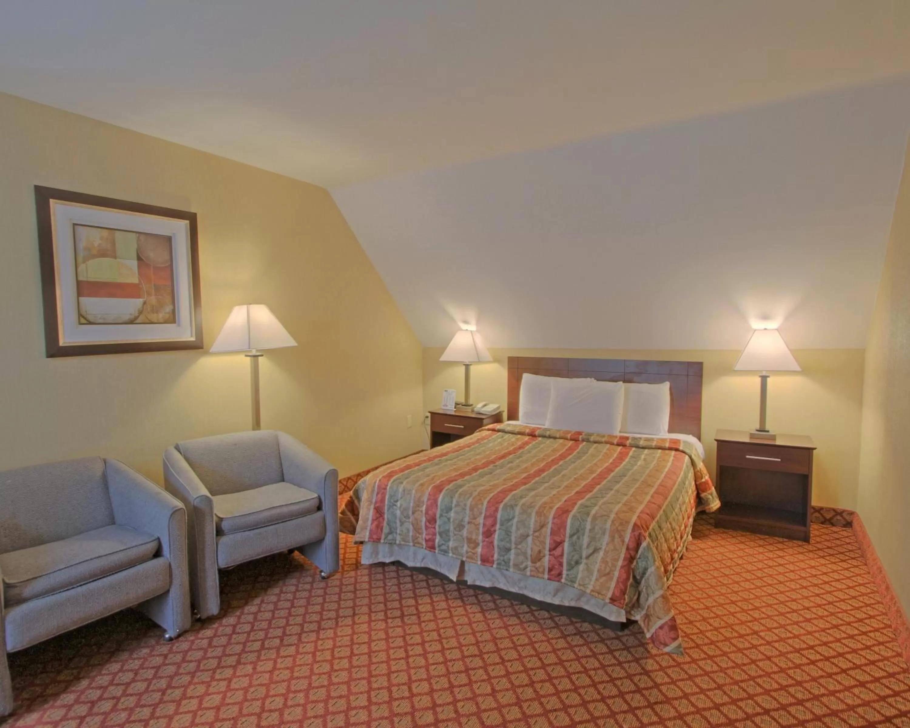Queen Suite with One Queen Bed and Two Double Beds - Non Smoking in Rodeway Inn & Suites Hershey