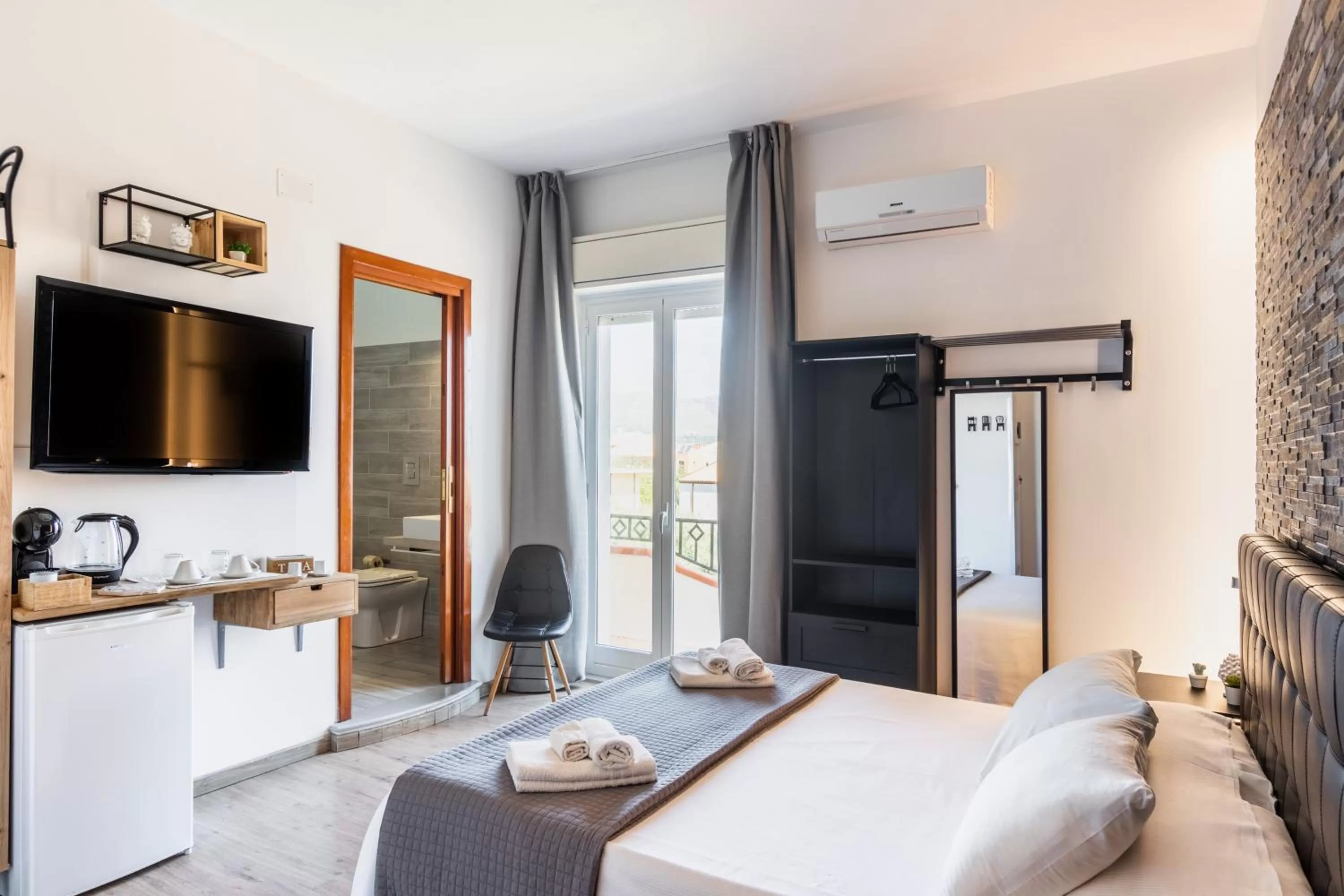 Photo of the whole room, Bed in Pantanello Rooms Avola