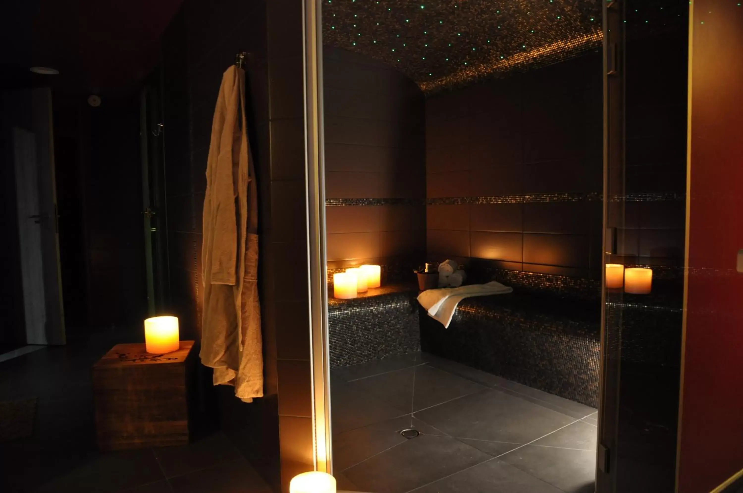 Steam room, Bed in Les 3 Lieux