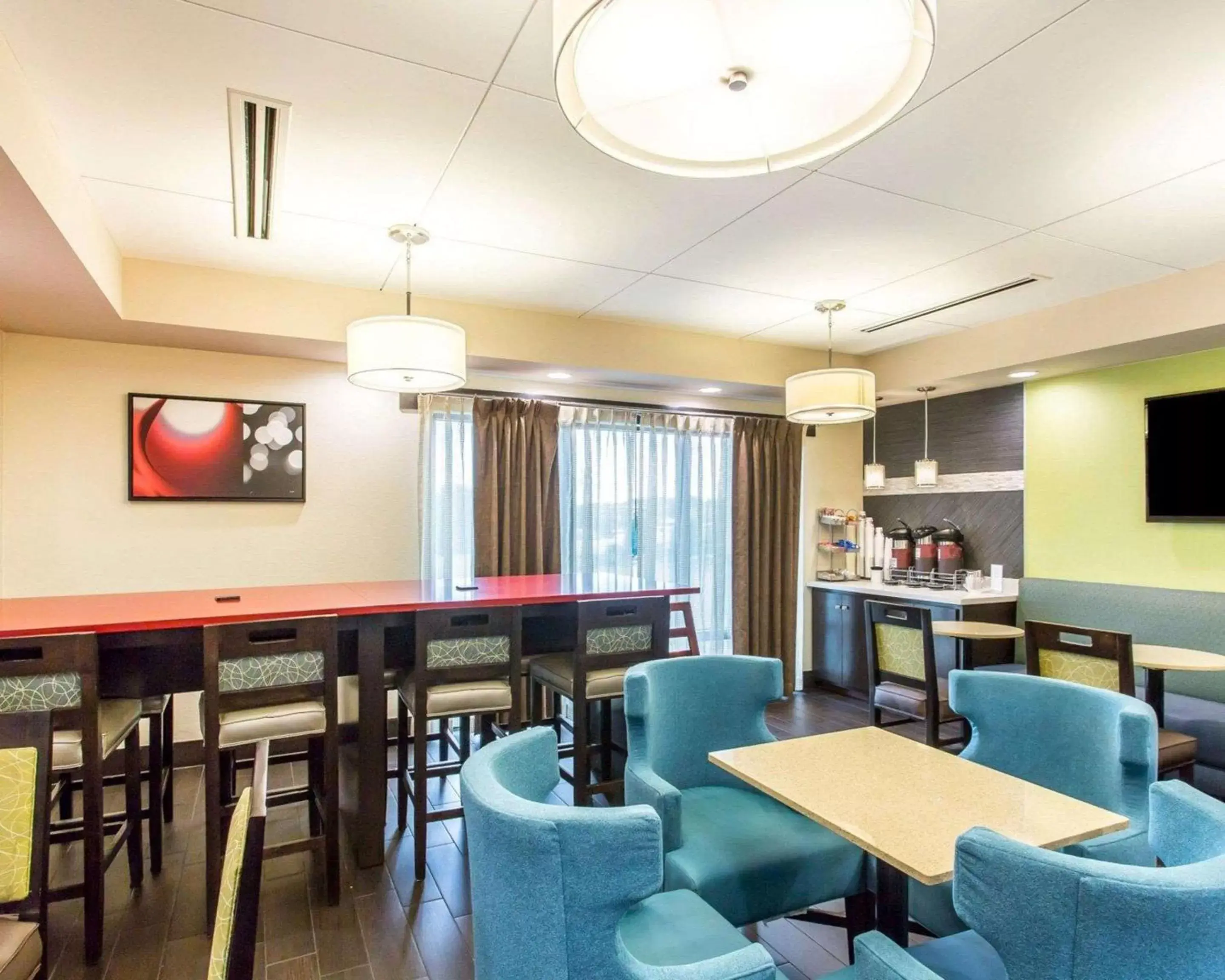 Restaurant/Places to Eat in Comfort Suites Cookeville