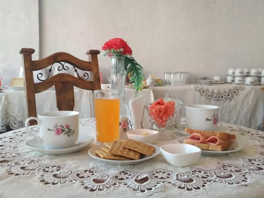 Breakfast in HOTEL MAISON FIORI (Plaza Colon)