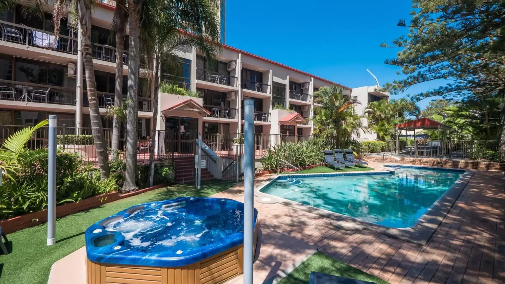 Property building, Swimming Pool in Trickett Gardens Holiday Inn