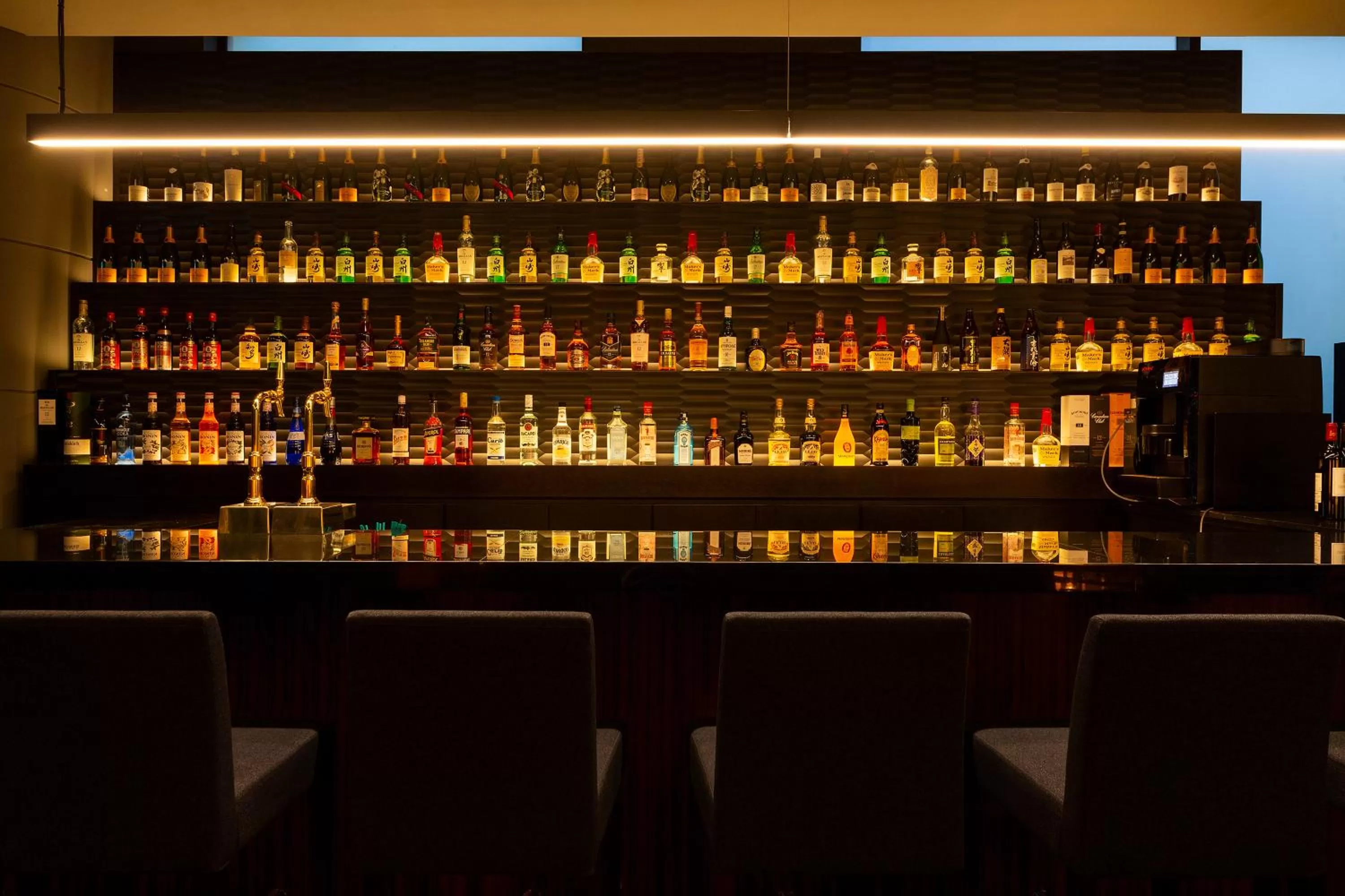 Lounge or bar in The Royal Park Hotel Fukuoka