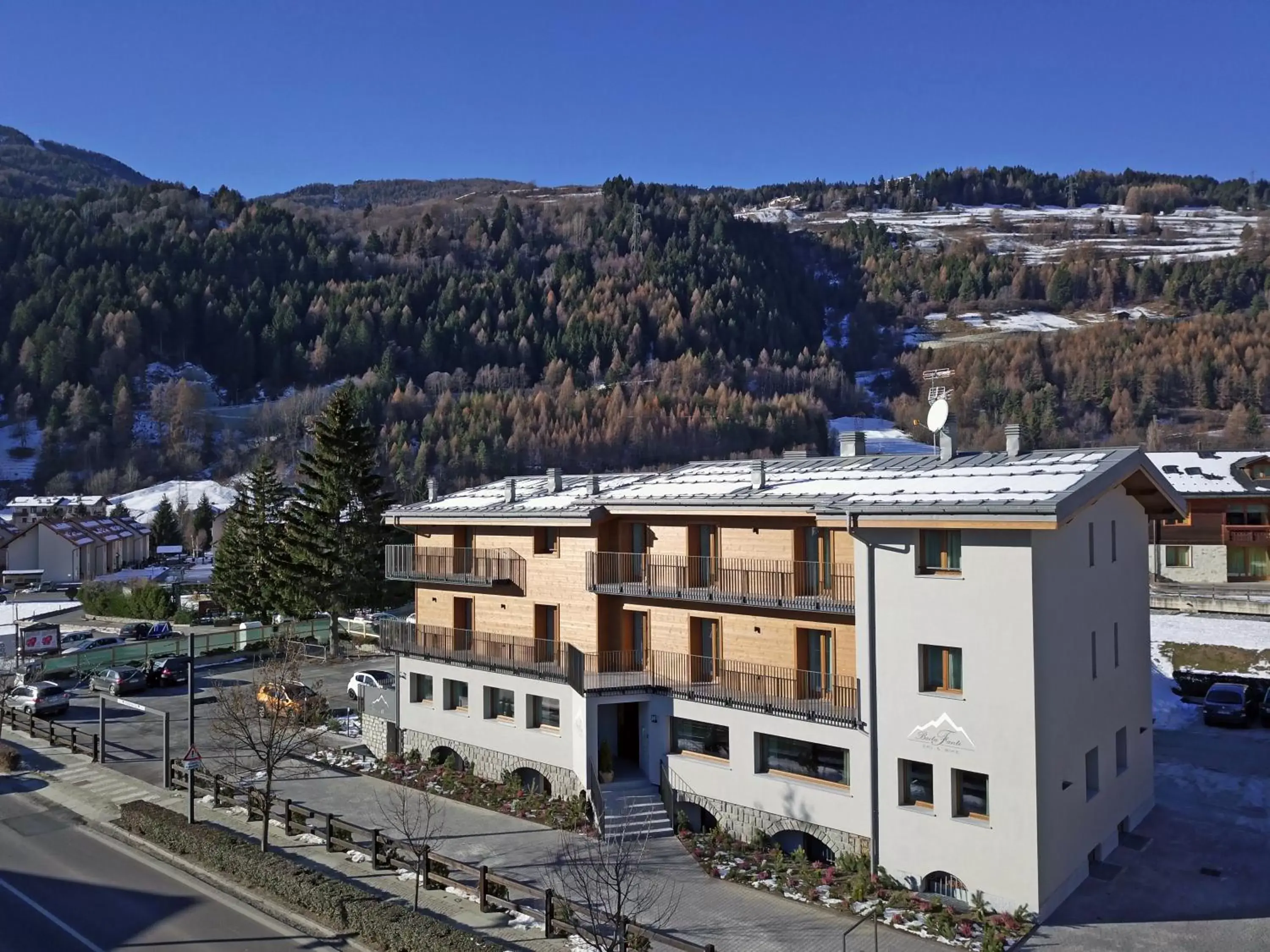 Facade/entrance, Winter in Baita Fanti Ski & Bike