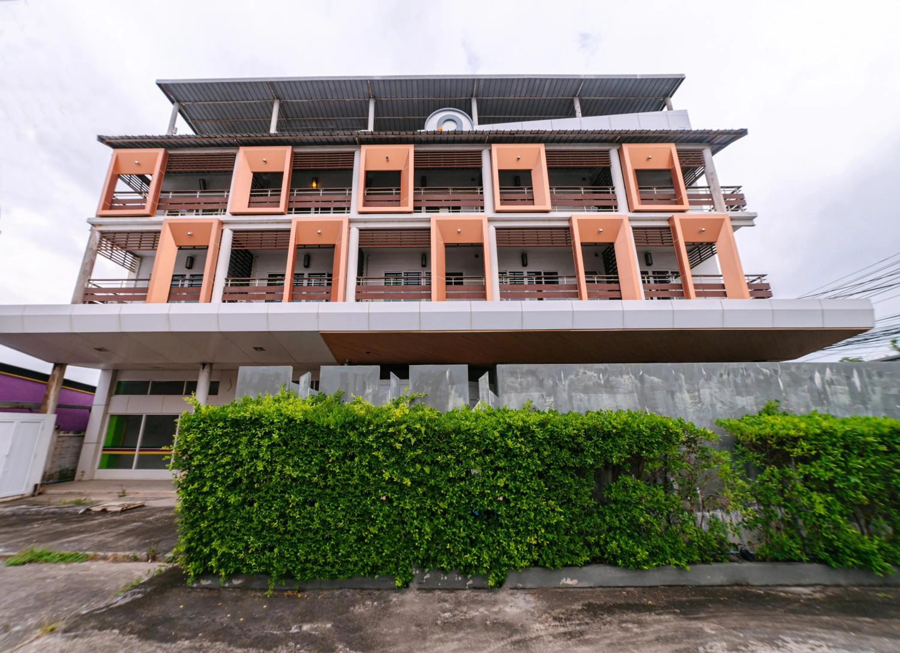 Property building in Ratana Hotel Sakdidet, PHUKET TOWN