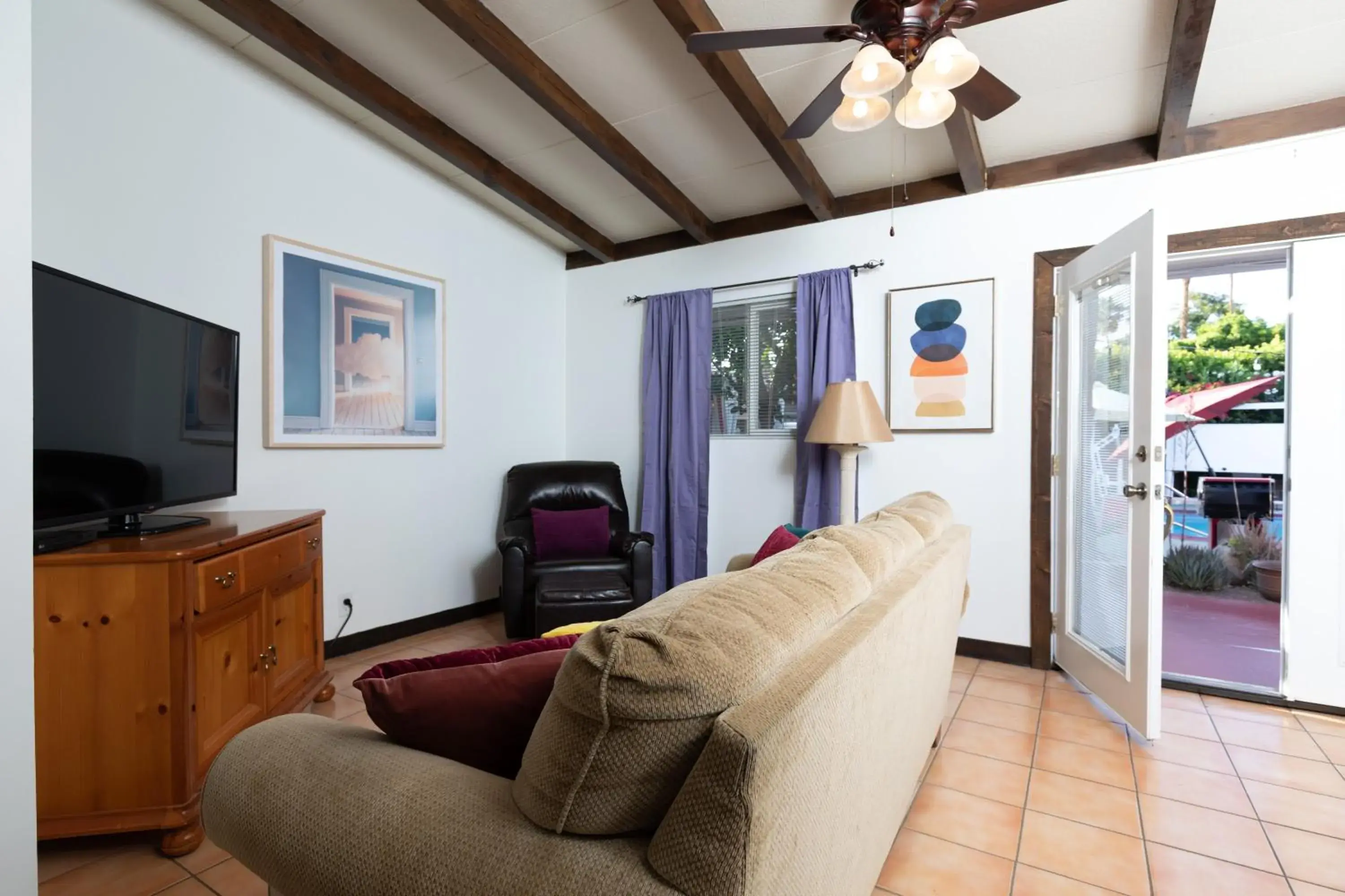 TV and multimedia, Seating Area in Float Palm Springs