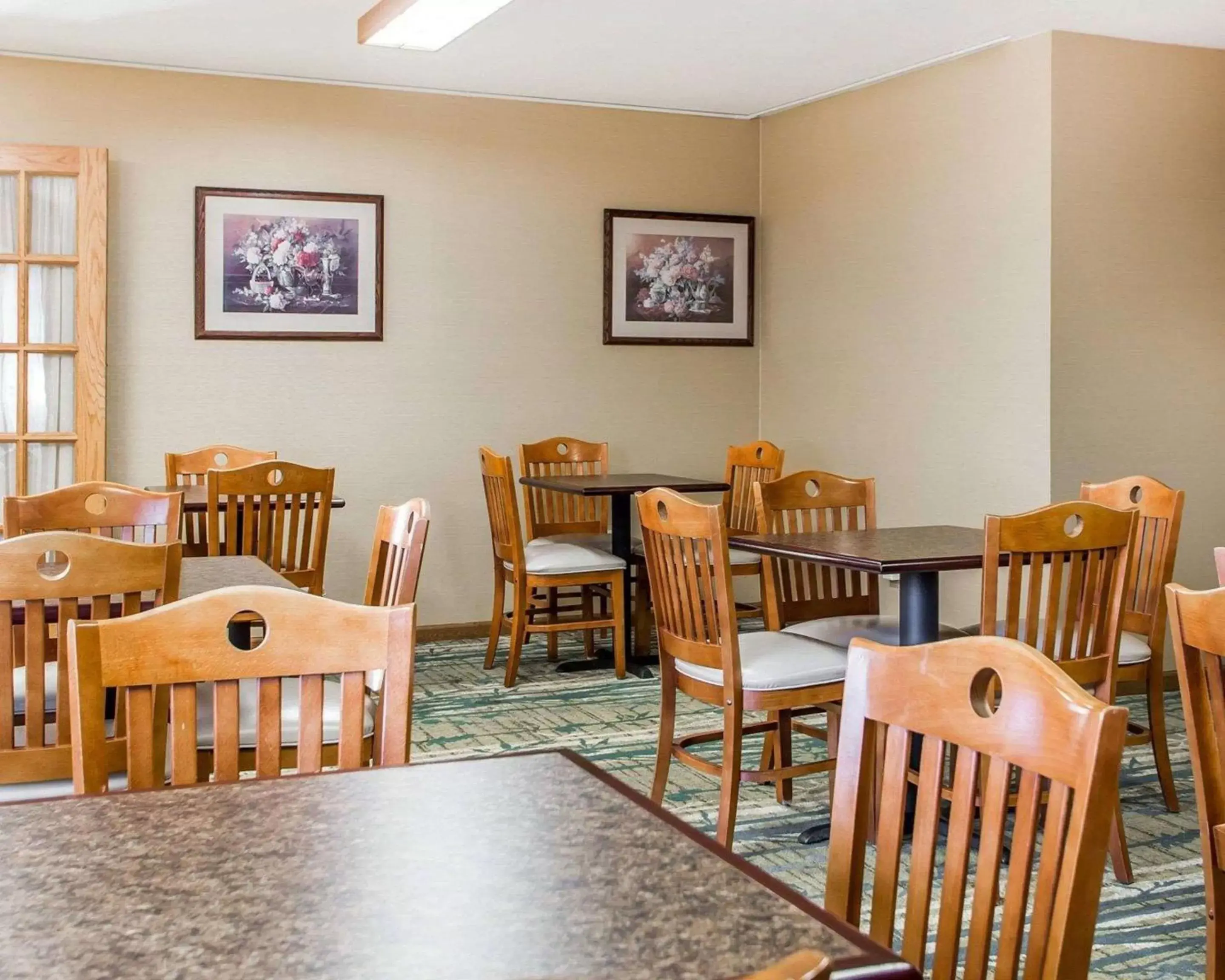 Restaurant/Places to Eat in Comfort Inn Van Wert