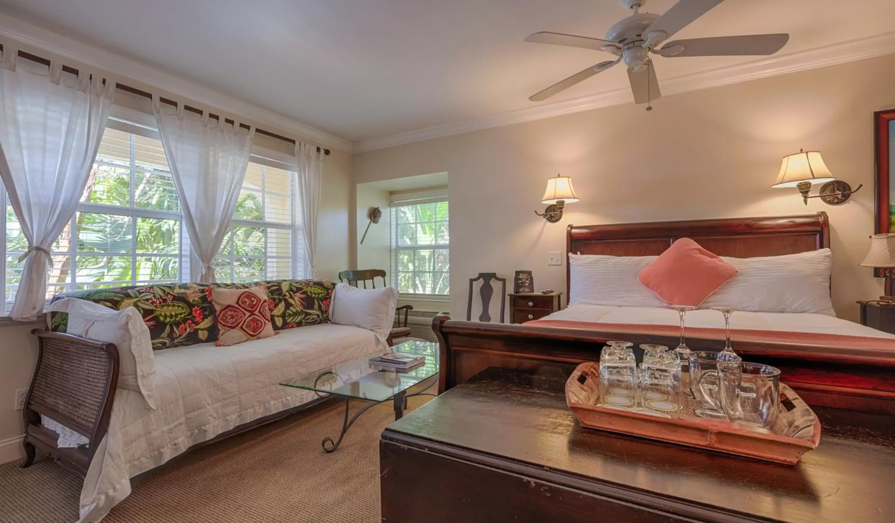 Bedroom, Seating Area in The Caribbean Court Boutique Hotel