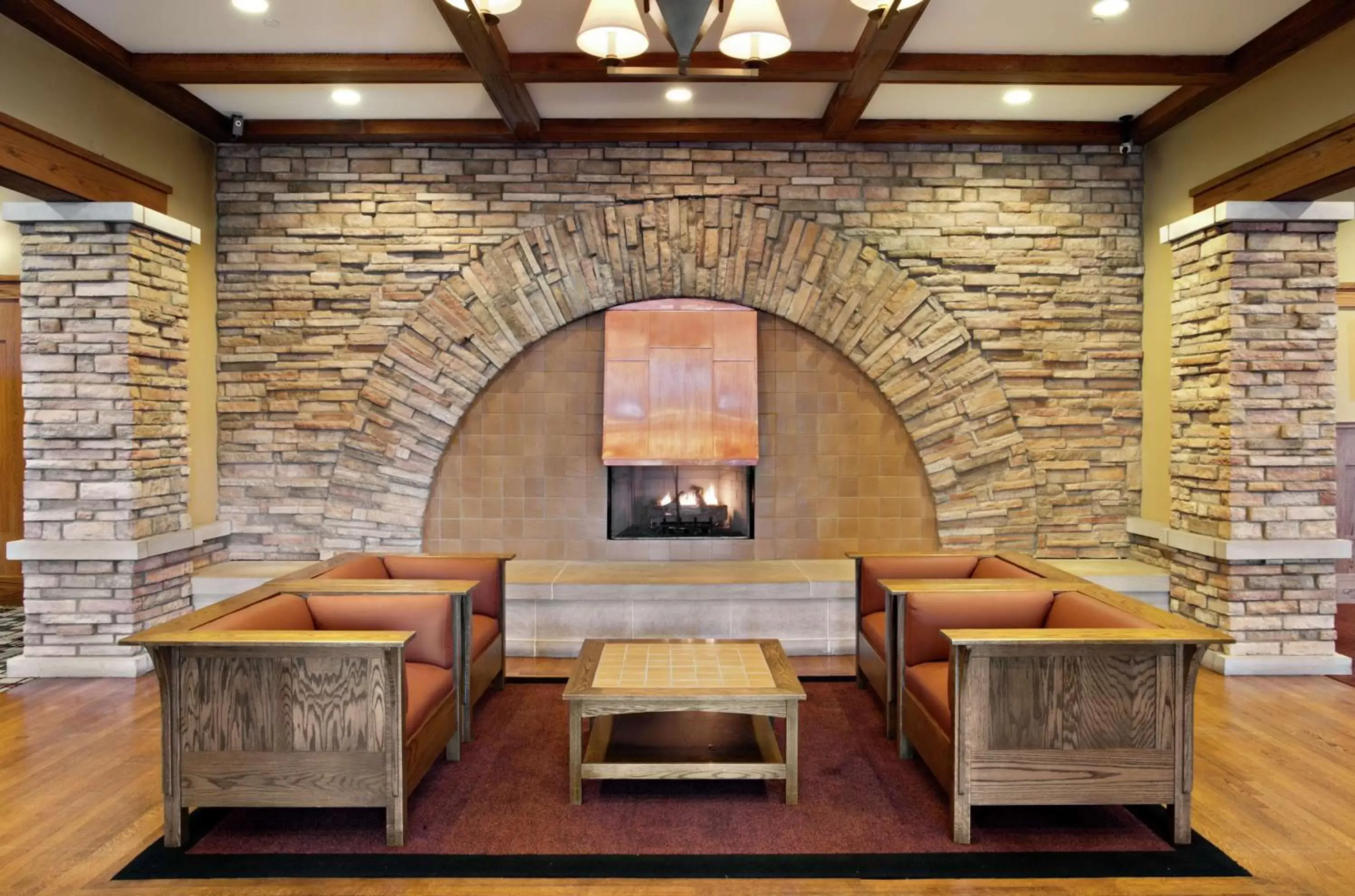 Lobby or reception, Seating Area in DoubleTree by Hilton Libertyville-Mundelein