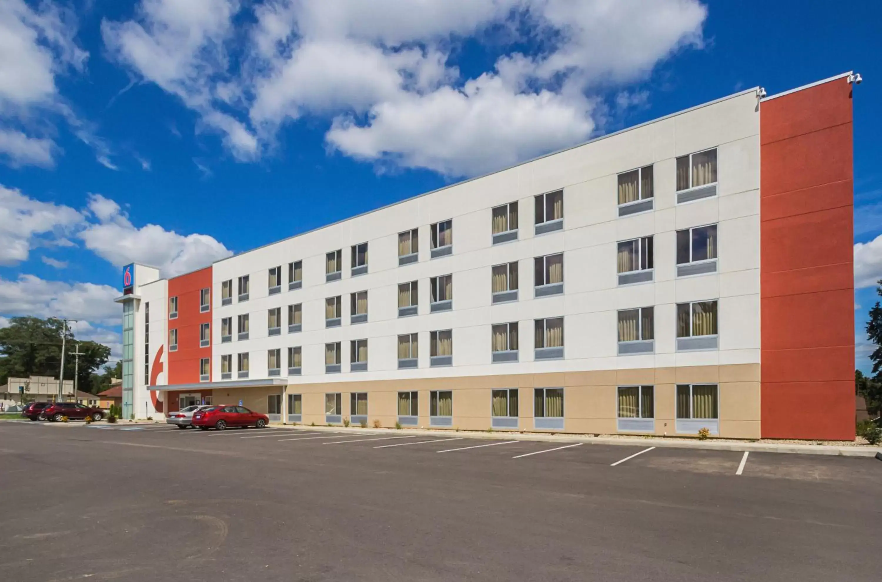 Facade/entrance, Property Building in Motel 6-South Bend, IN - Mishawaka