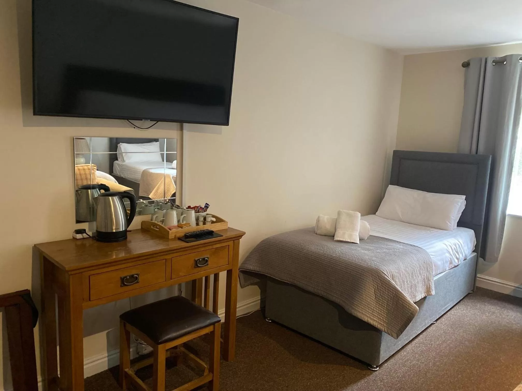 Bed in The Oaks Hotel