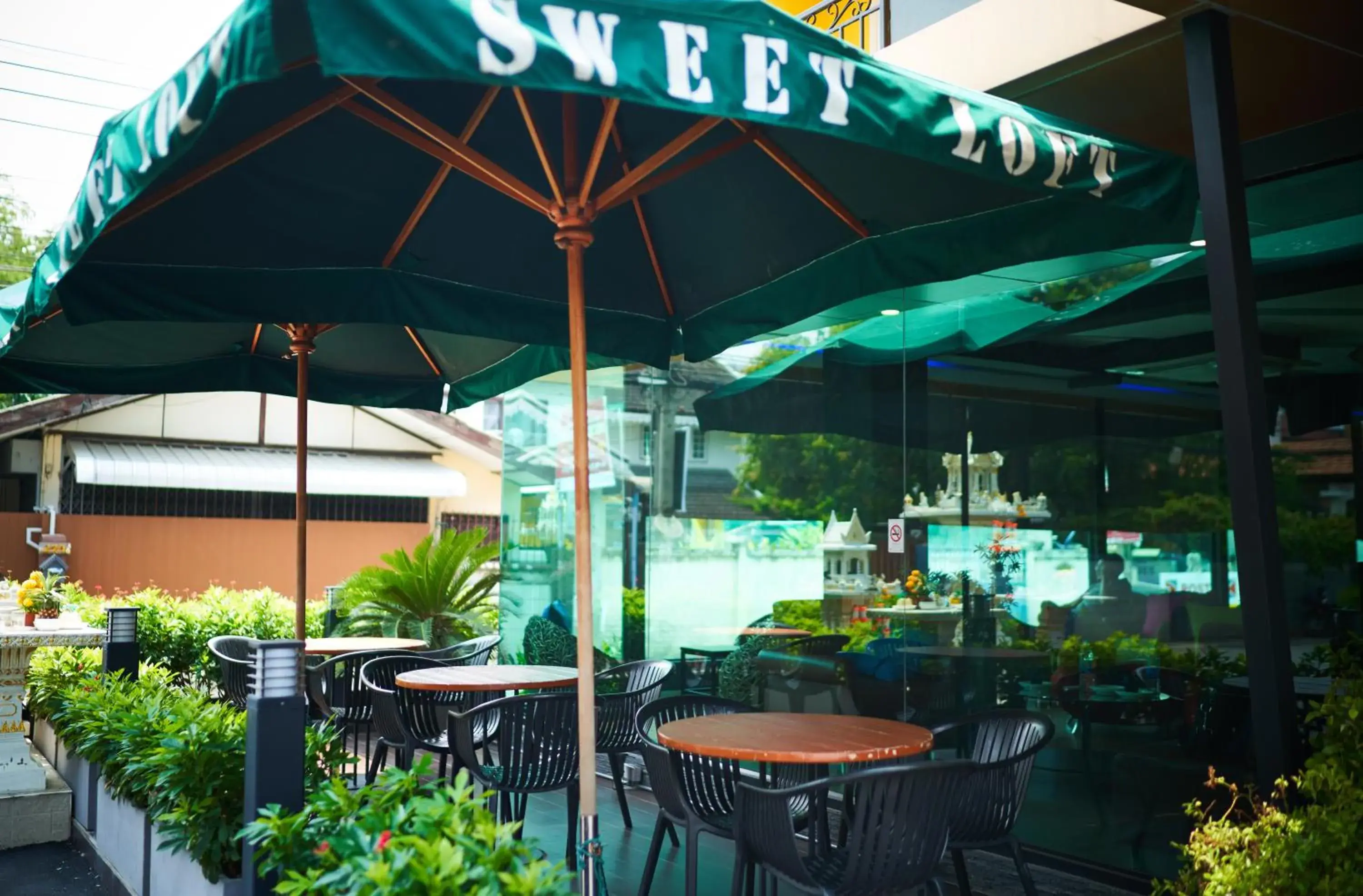 Patio, Restaurant/Places to Eat in Sweetloft Hotel Don Muang
