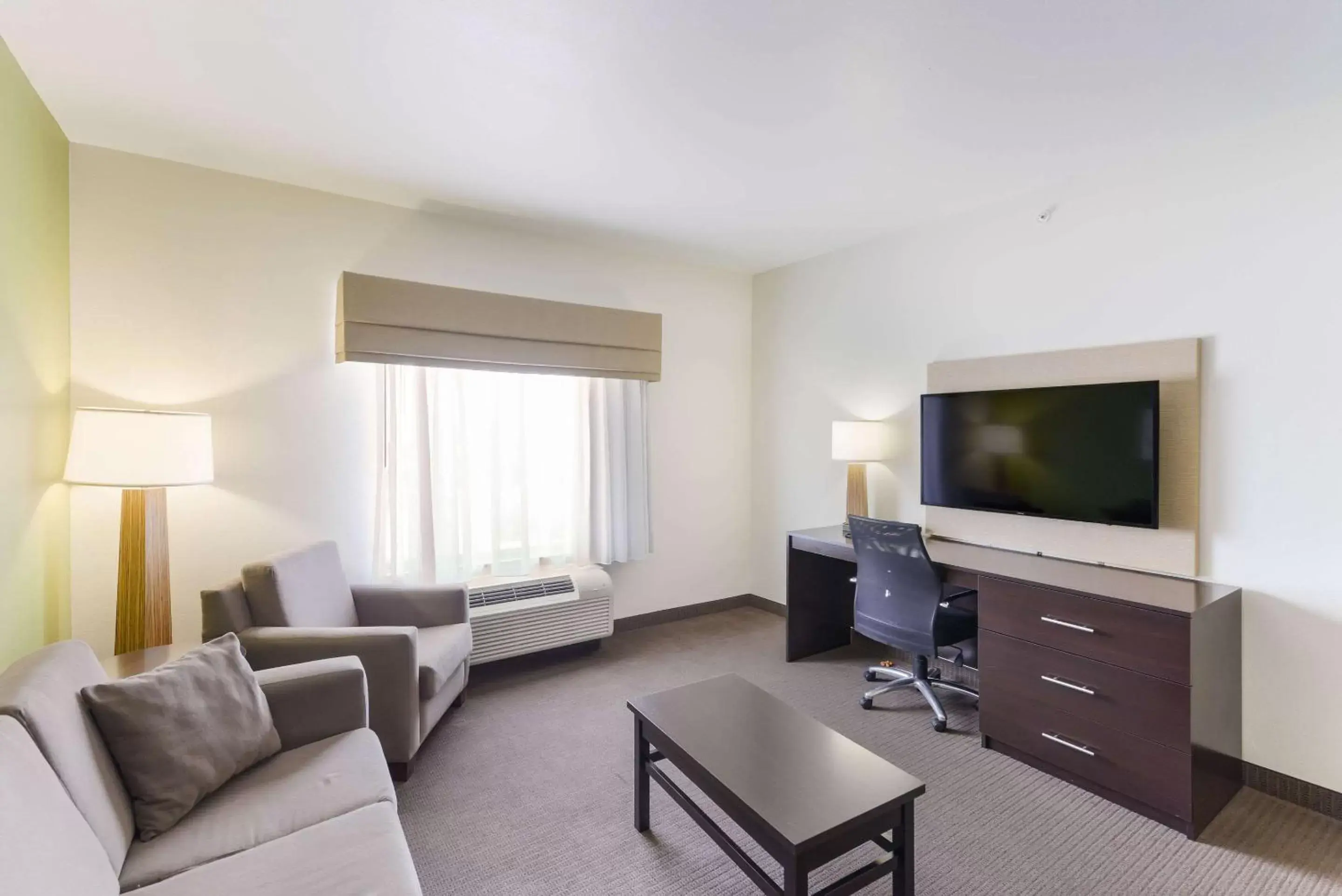 Photo of the whole room, Seating Area in Sleep Inn & Suites Midland West