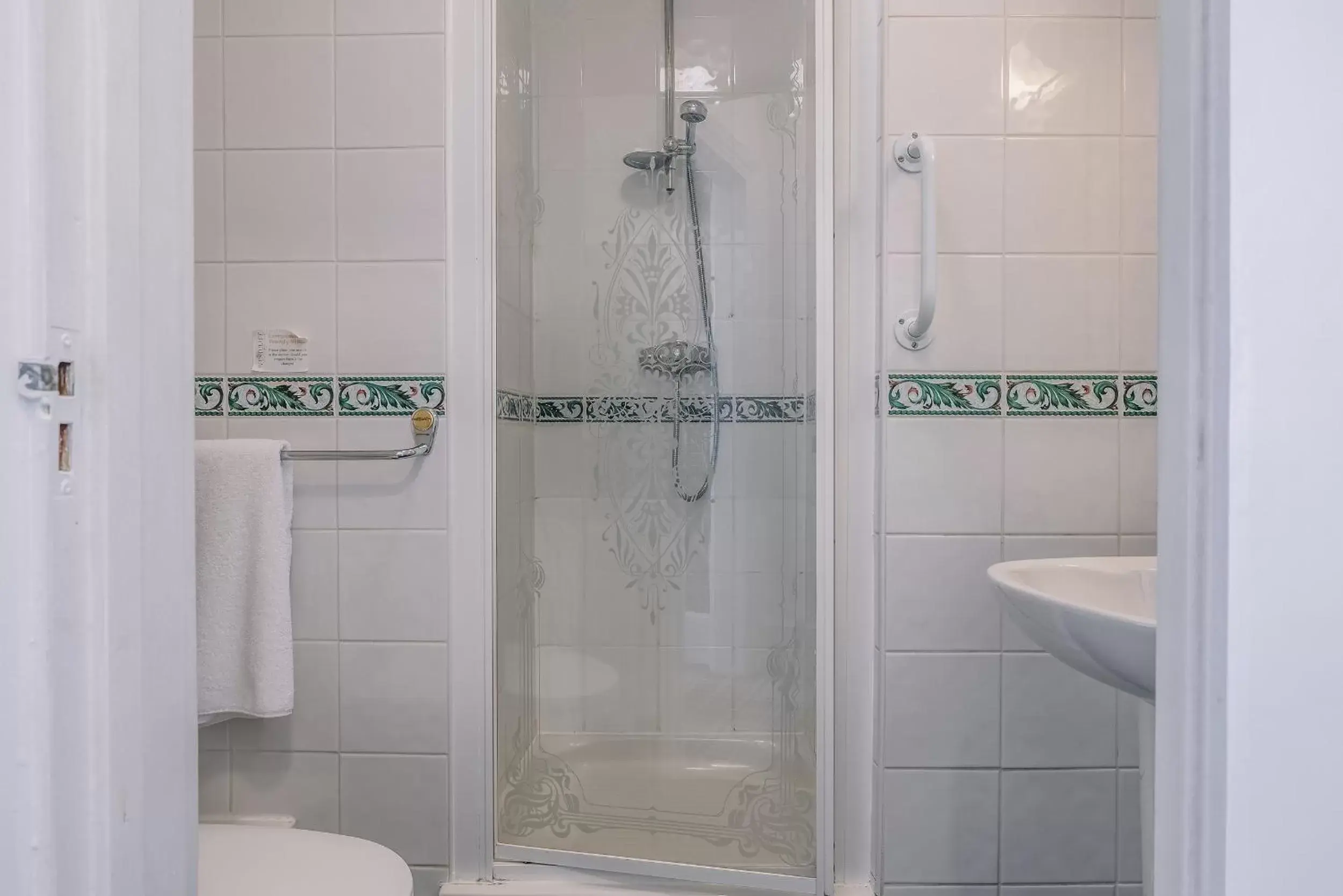 Shower, Bathroom in Muthu Westcliff Hotel (Near London Southend Airport)