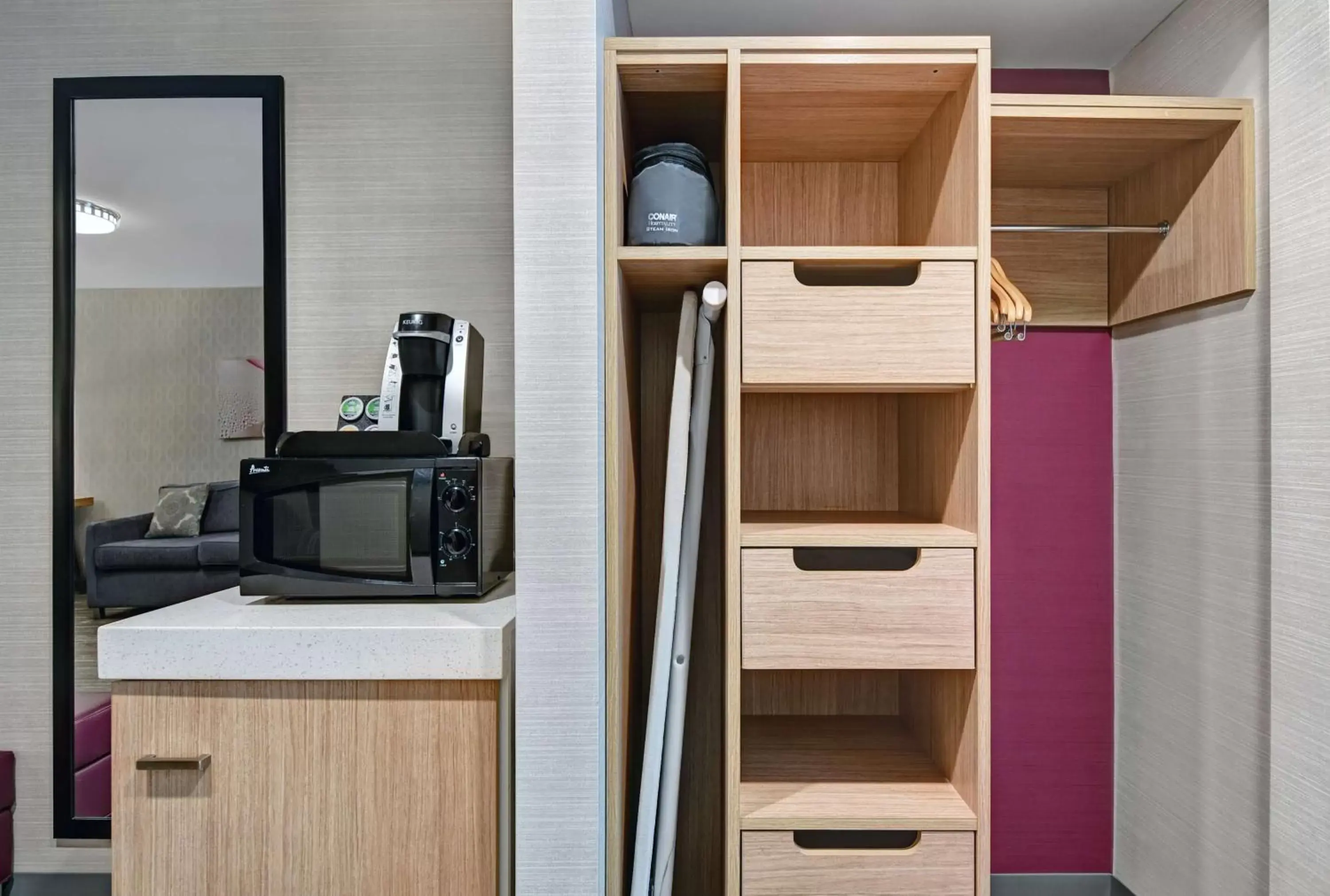 Photo of the whole room, TV/Entertainment Center in Hilton Garden Inn Hamilton