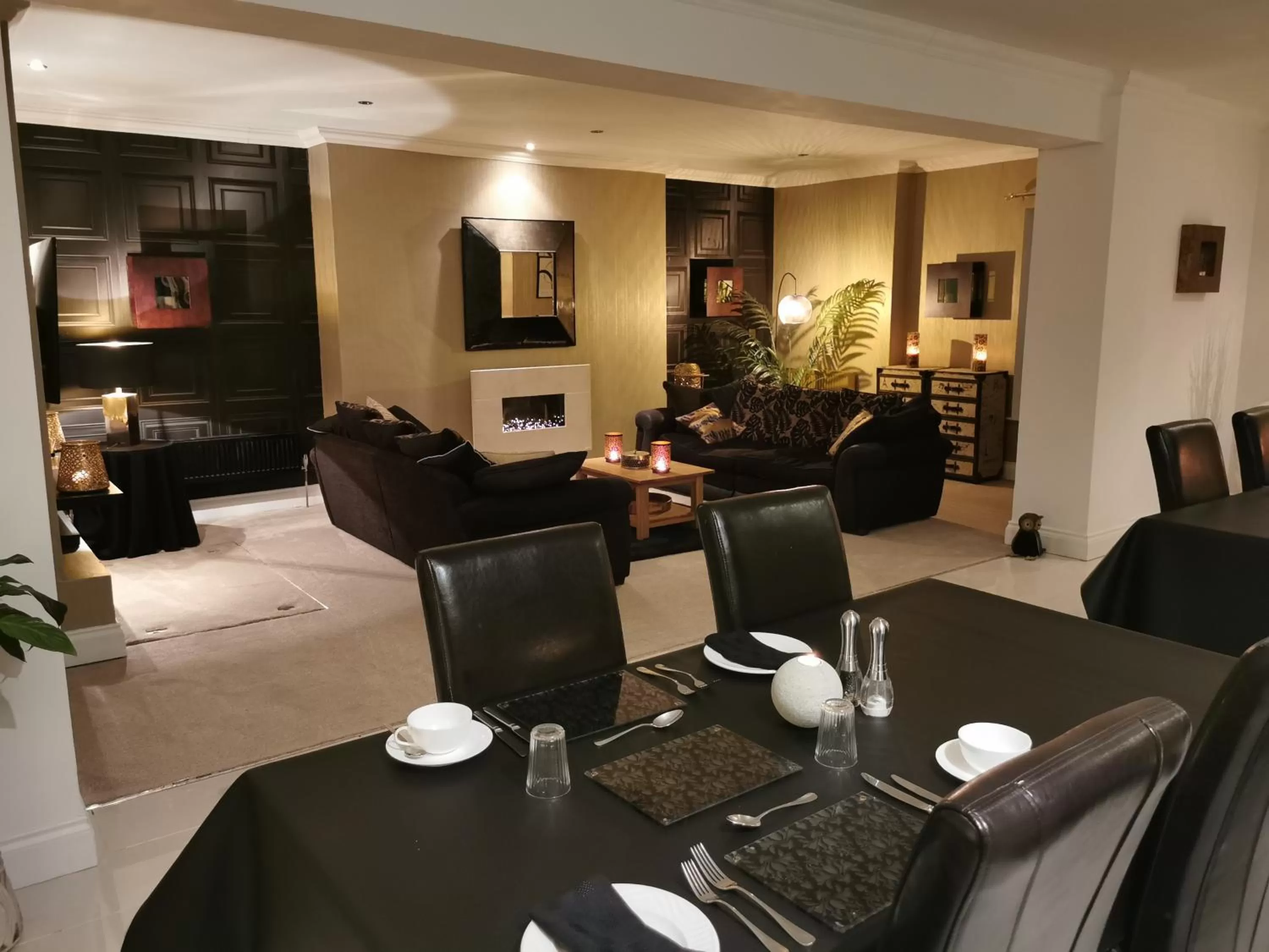 Communal lounge/ TV room in Glangwili Mansion - Luxury 5 star Bed & Breakfast