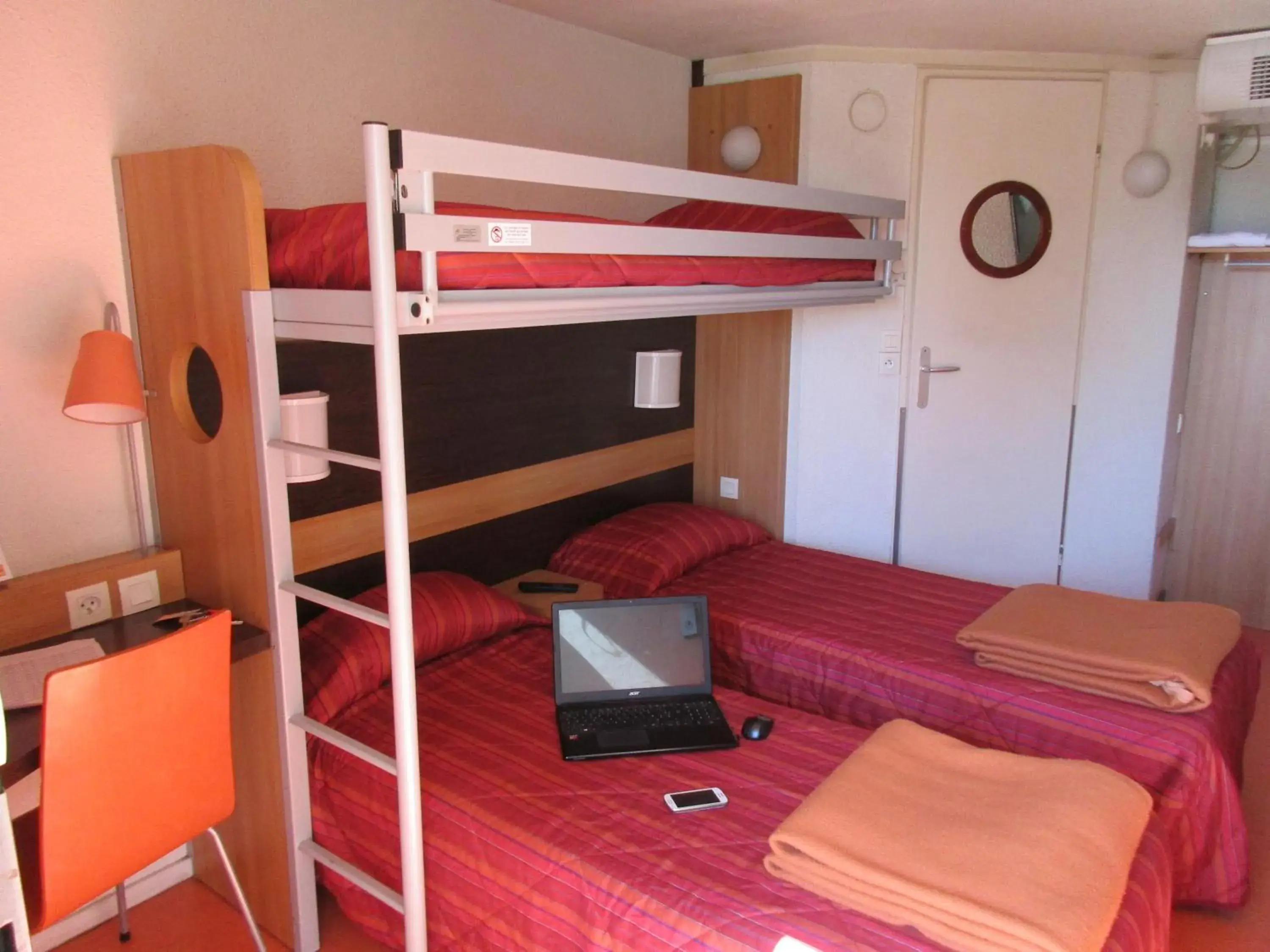 Bedroom, Bunk Bed in Premiere Classe Avignon Le Pontet