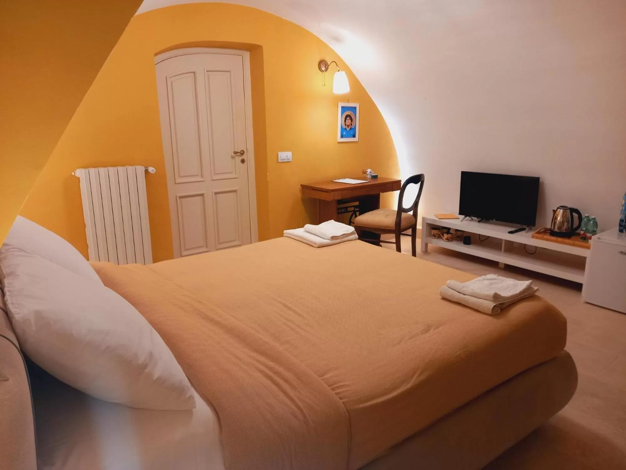 Bed in Le Petit Palais - Naples