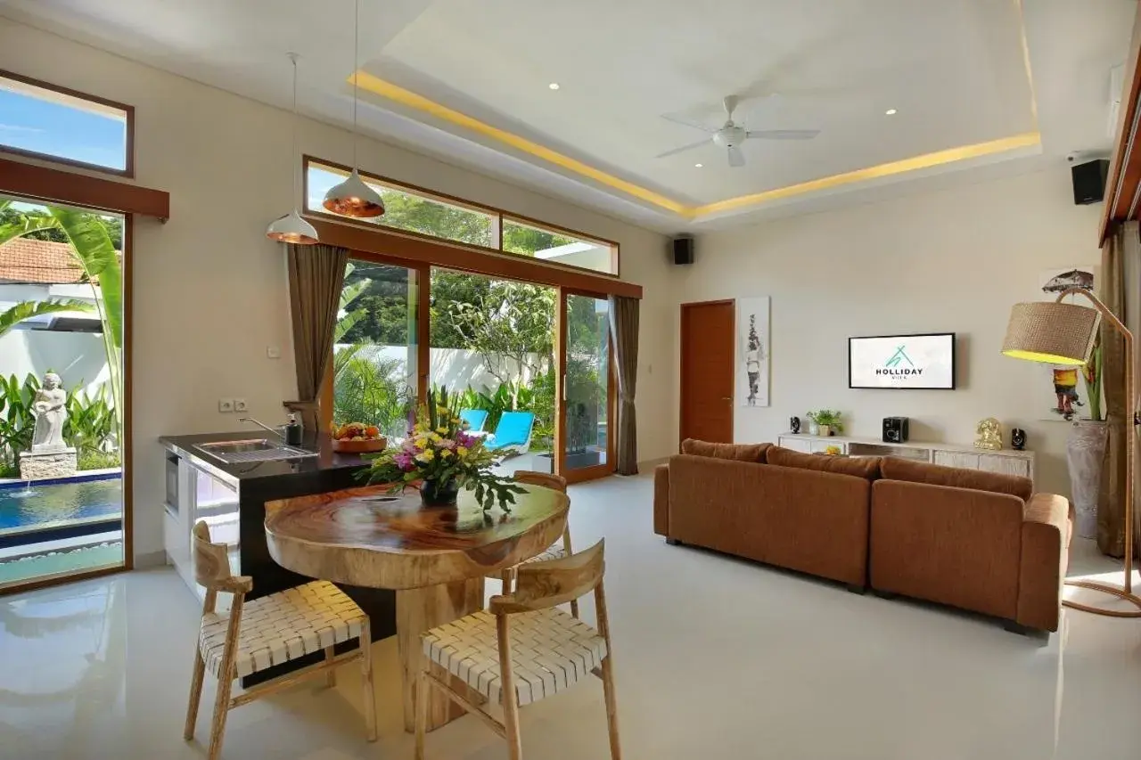 Living room, Dining Area in Holl Villa by Wildflower Group