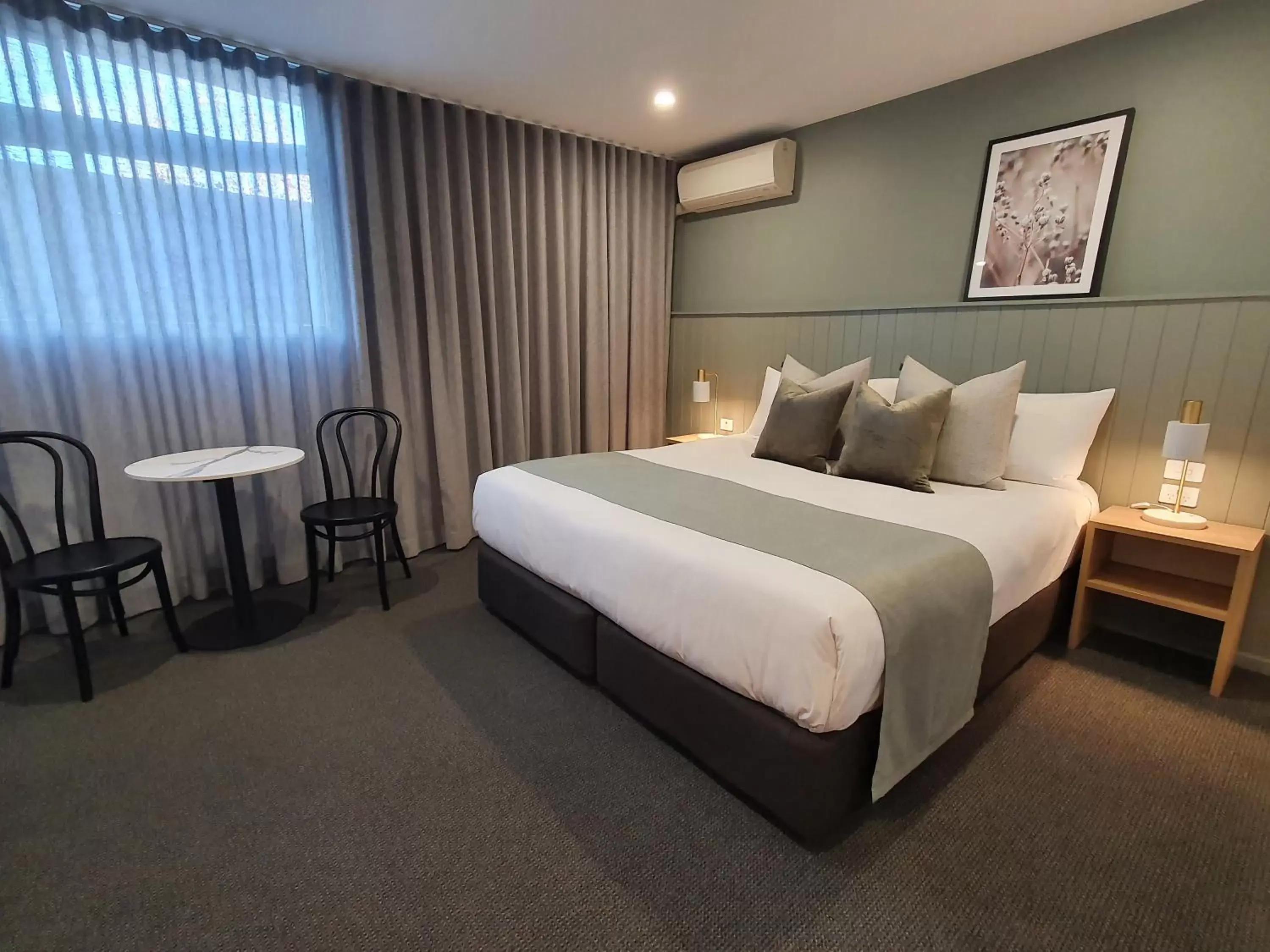 Bed in Aden Hotel Mudgee